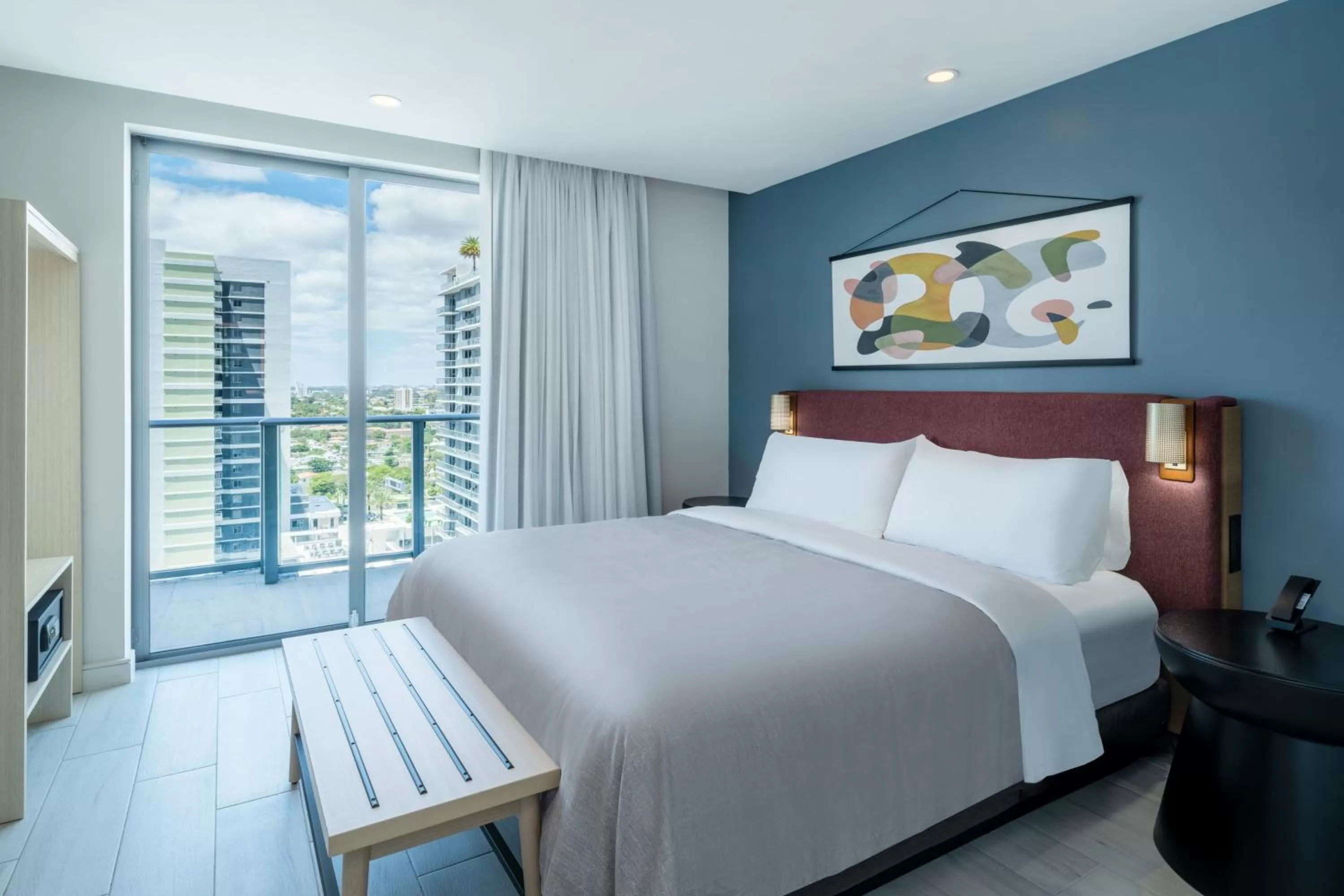 Photo of the whole room, Bed in Atwell Suites Miami Brickell by IHG