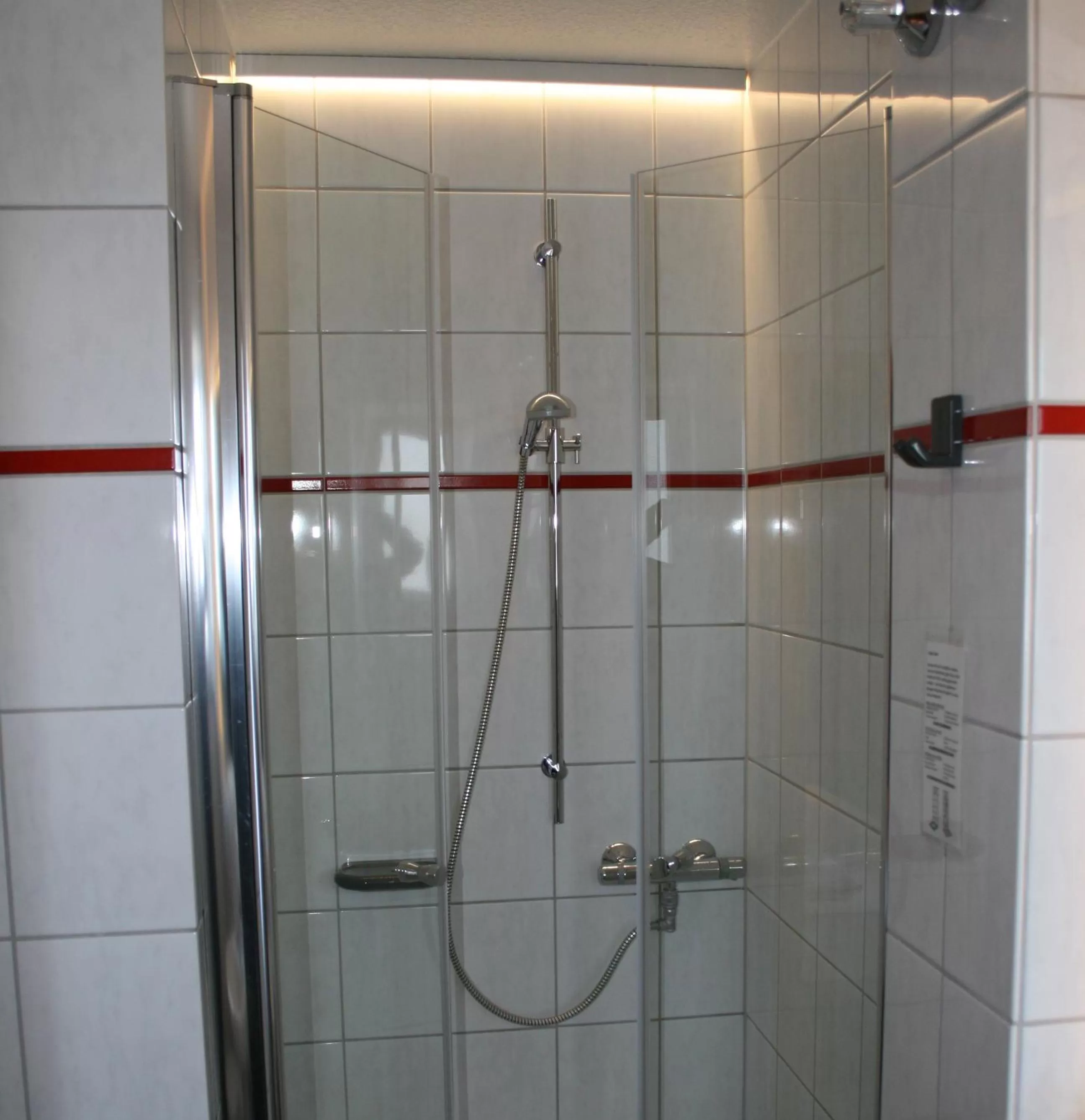 Photo of the whole room in HOTEL PARQÉO im A66