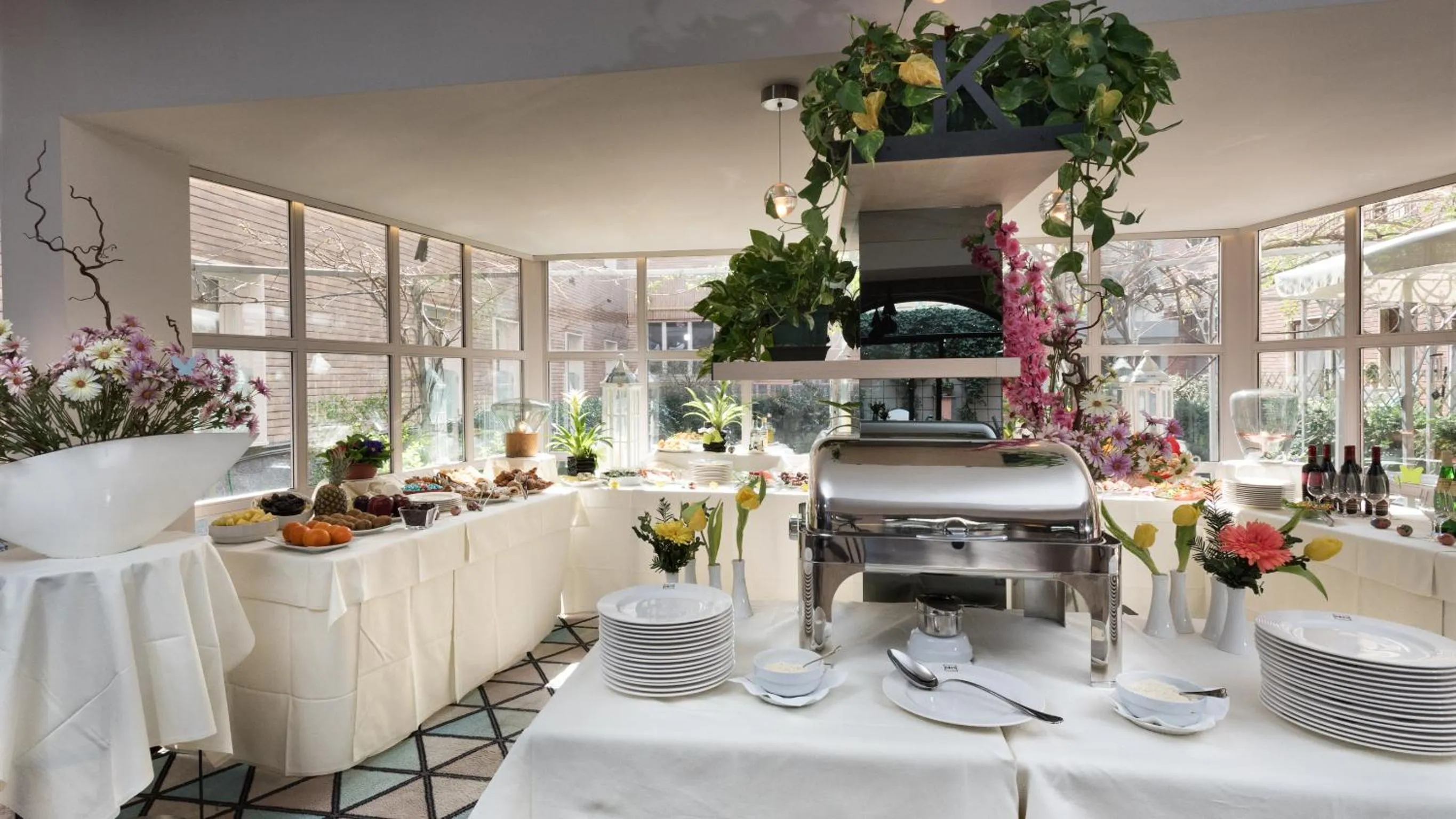 Restaurant/places to eat in Hotel Lombardia