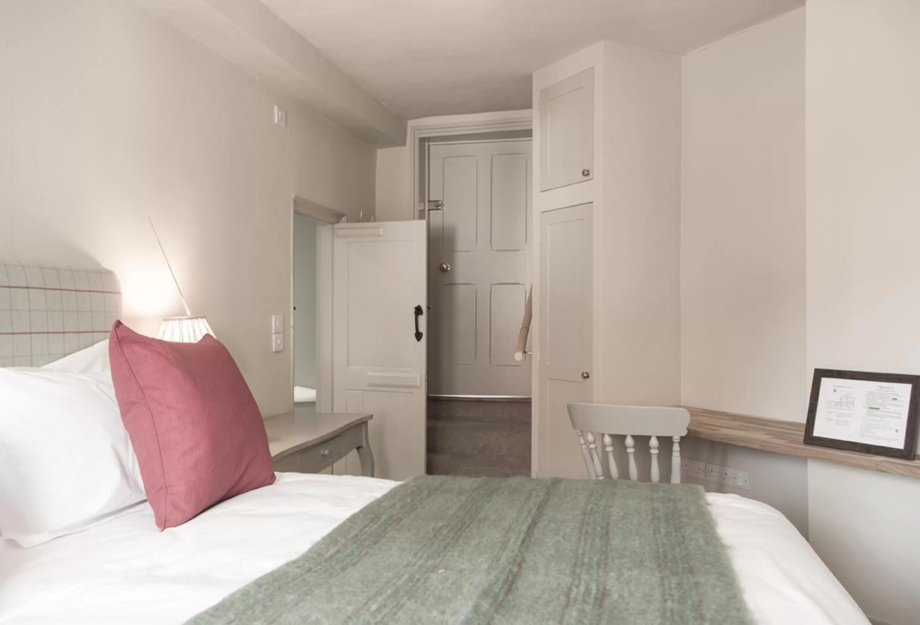 Bedroom, Bed in The Greyhound Inn