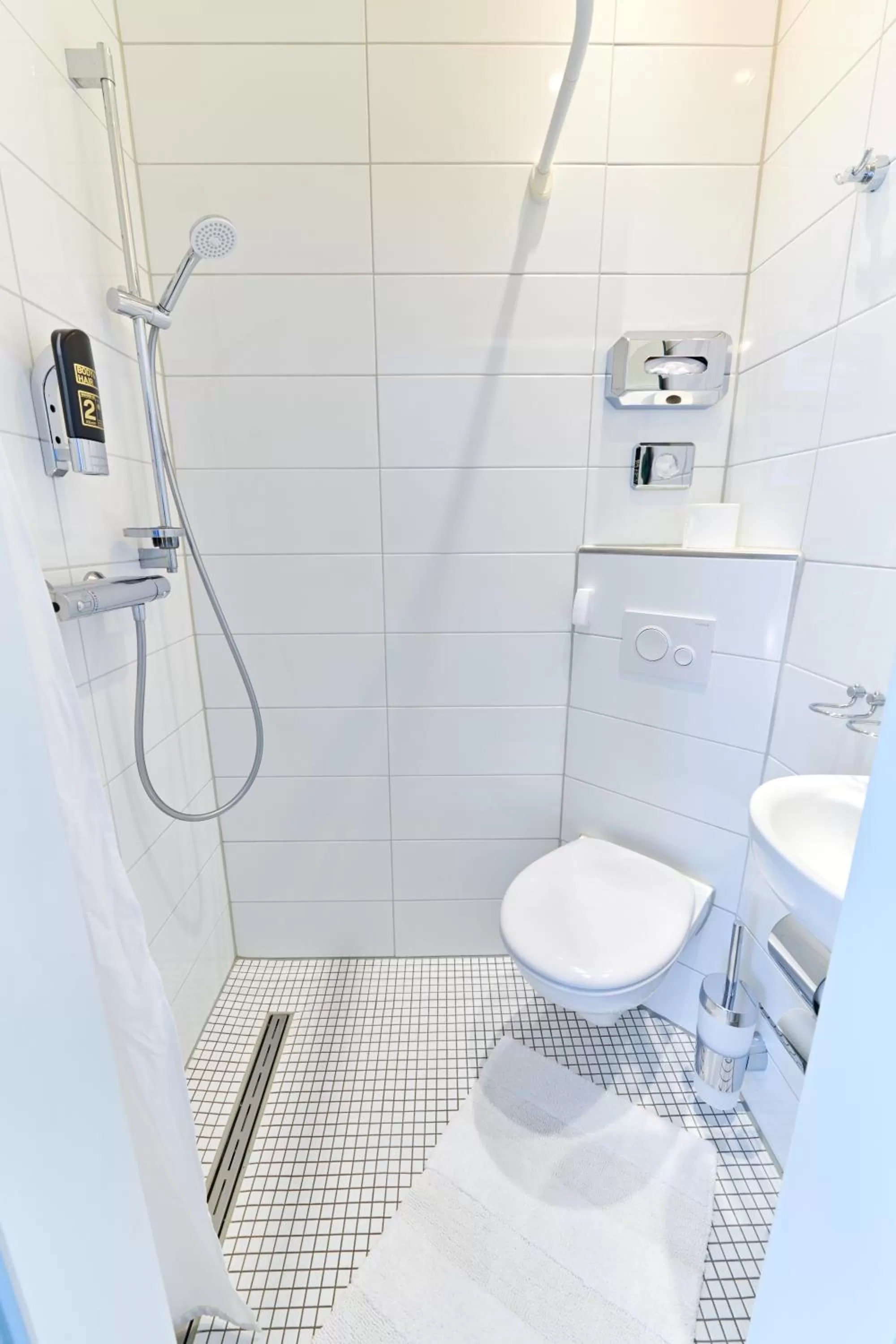 Shower in Aparthotel B & L