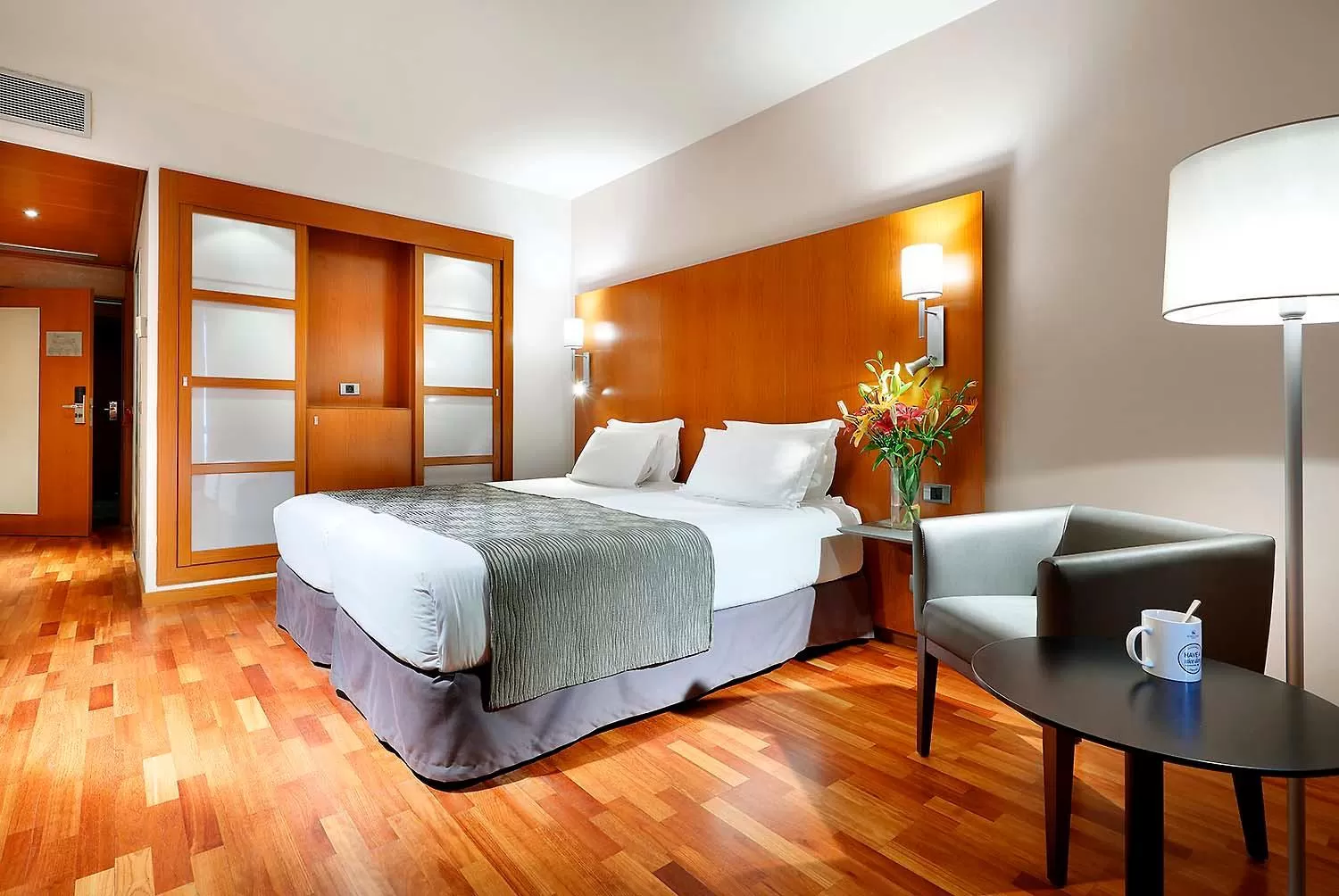 Bedroom, Bed in Eurostars Lisboa Parque