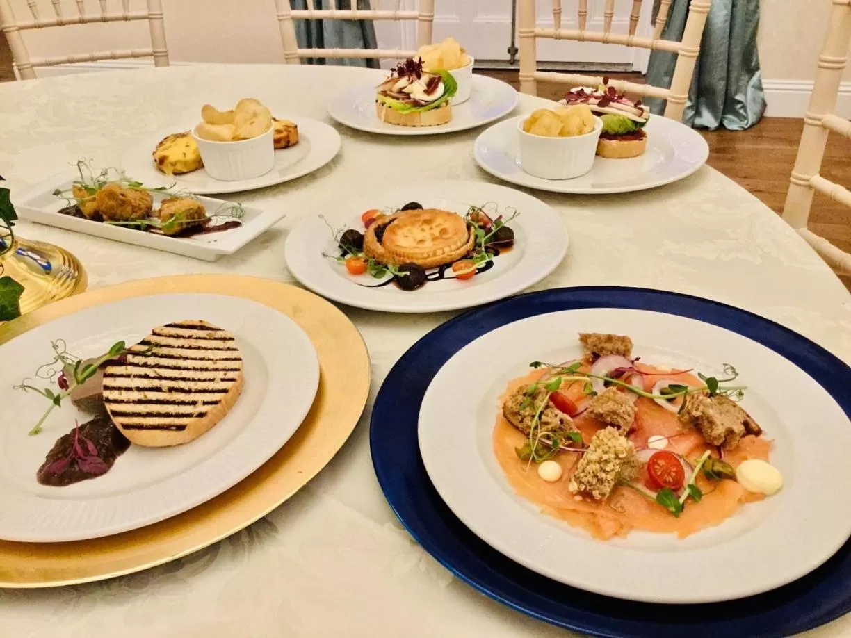 Lunch and Dinner in Oswald House