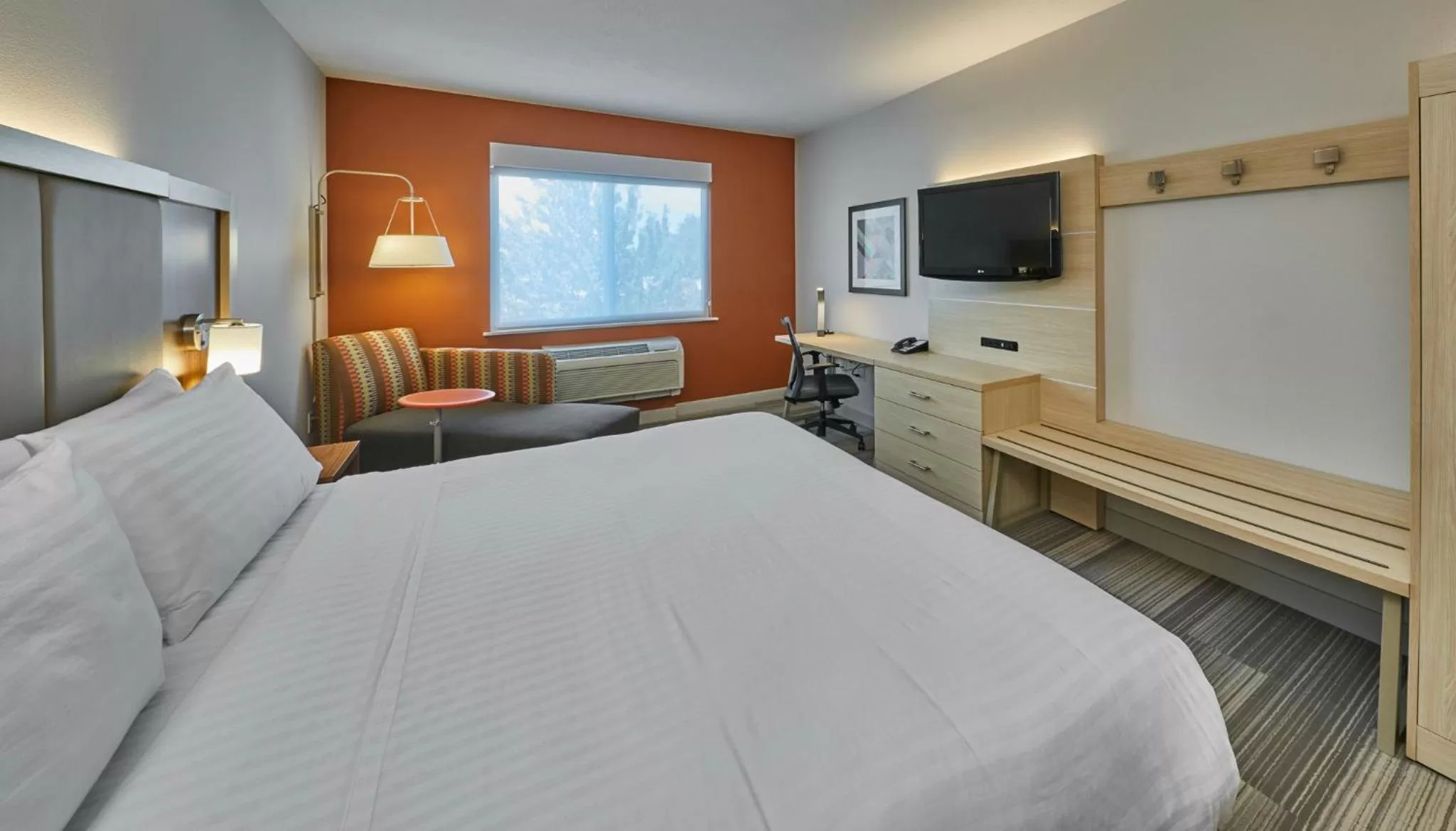 Photo of the whole room, Bed in Holiday Inn Express Hotel & Suites Medford-Central Point by IHG