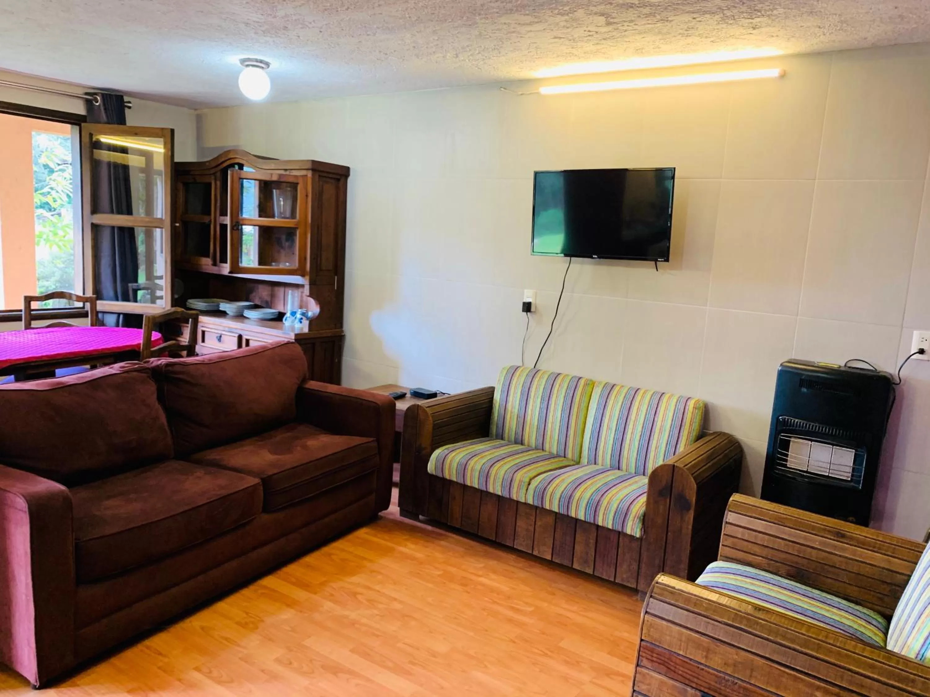 CORTIJO LA CASONA & Bungalow al Pie de la Montaña