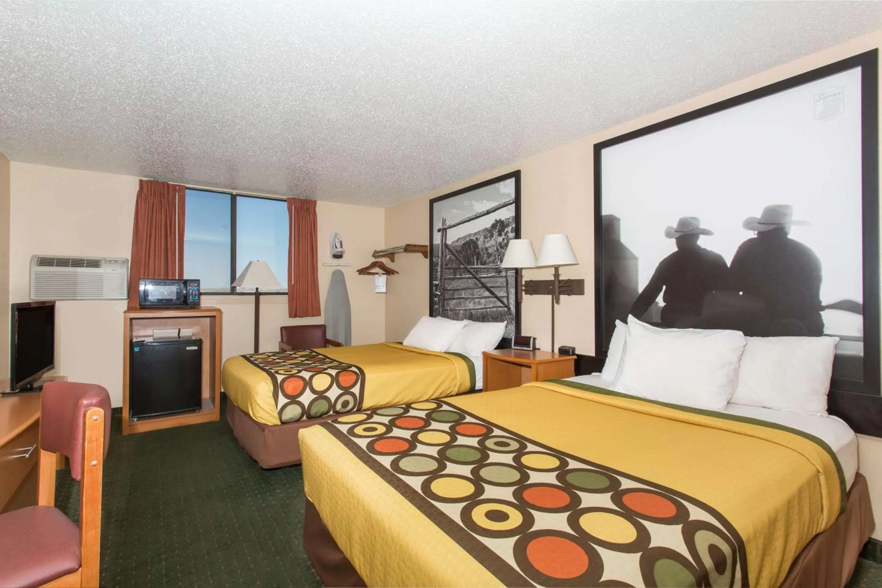 Photo of the whole room, Bed in Super 8 by Wyndham Casper West by the River