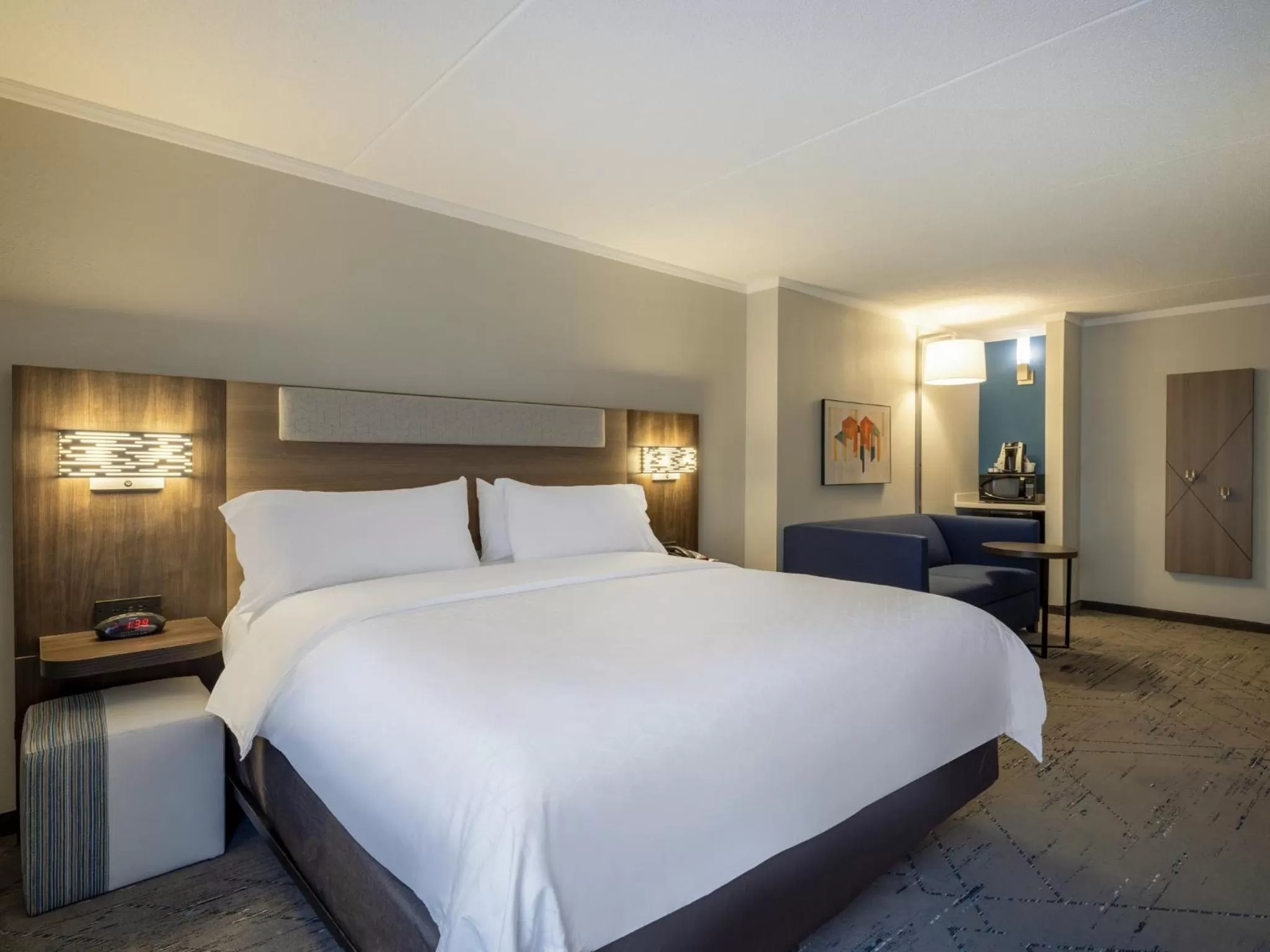 Photo of the whole room, Bed in Holiday Inn Express & Suites Greensboro - I-40 atWendover by IHG