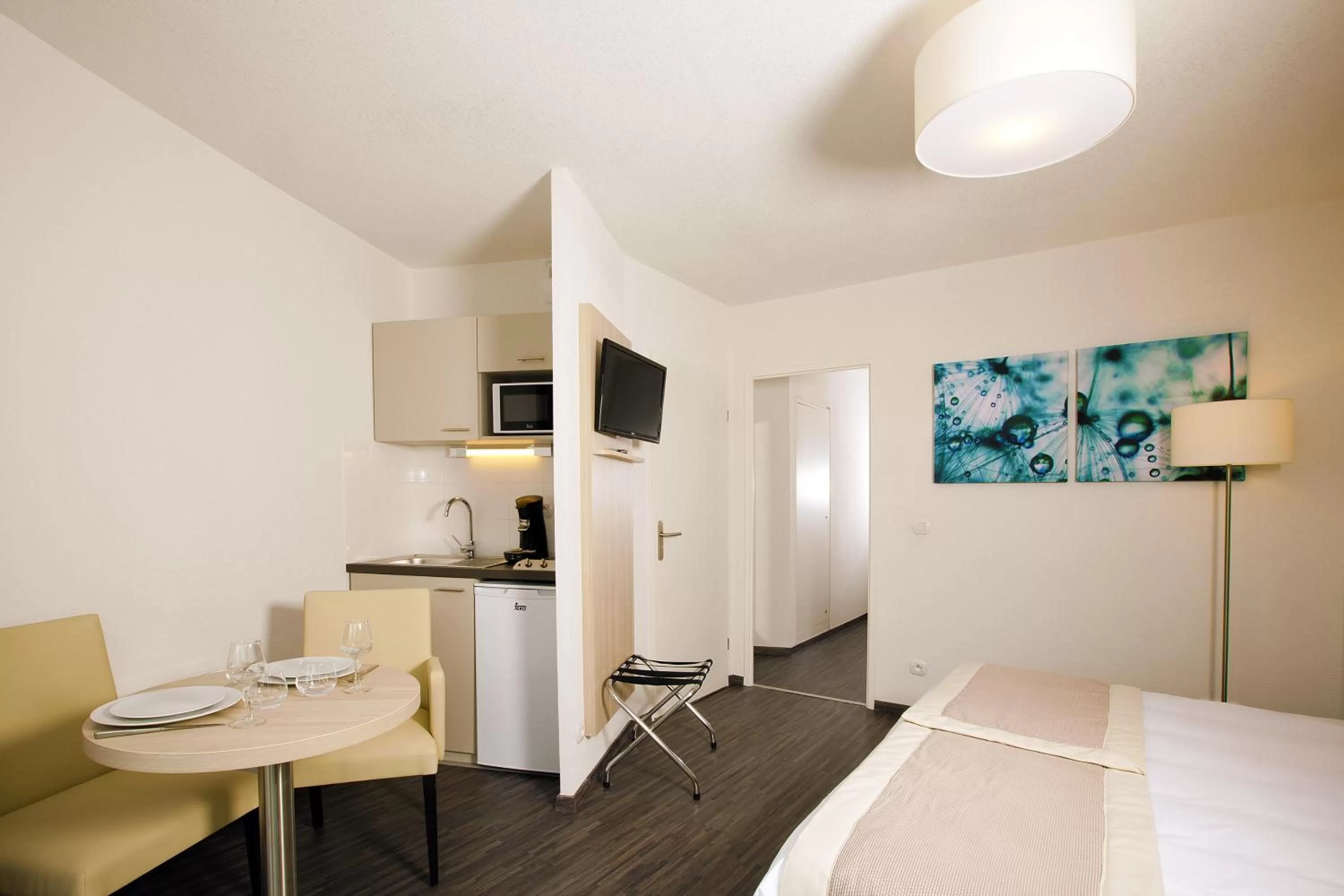 Kitchen or kitchenette, Bed in Residhome Neuilly Bords De Marne