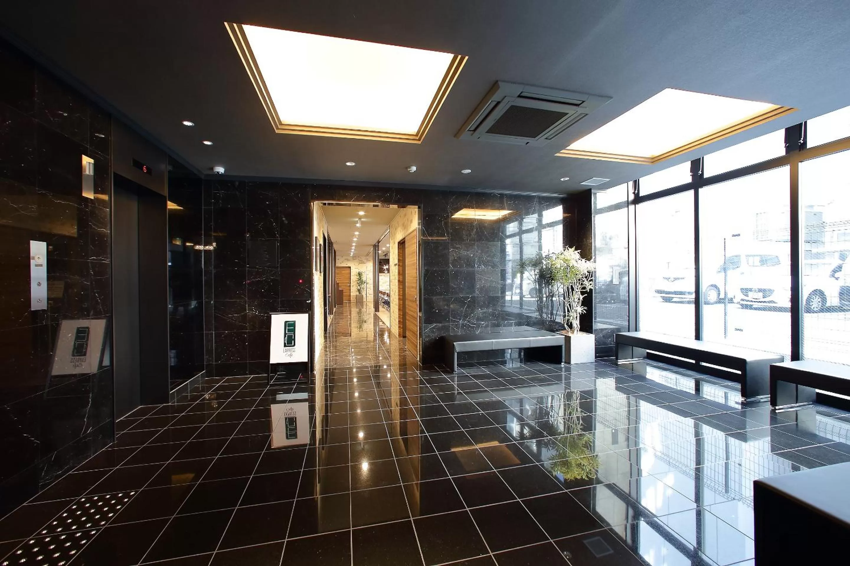 Lobby or reception in Hotel Oriental Express Osaka Shinsaibashi
