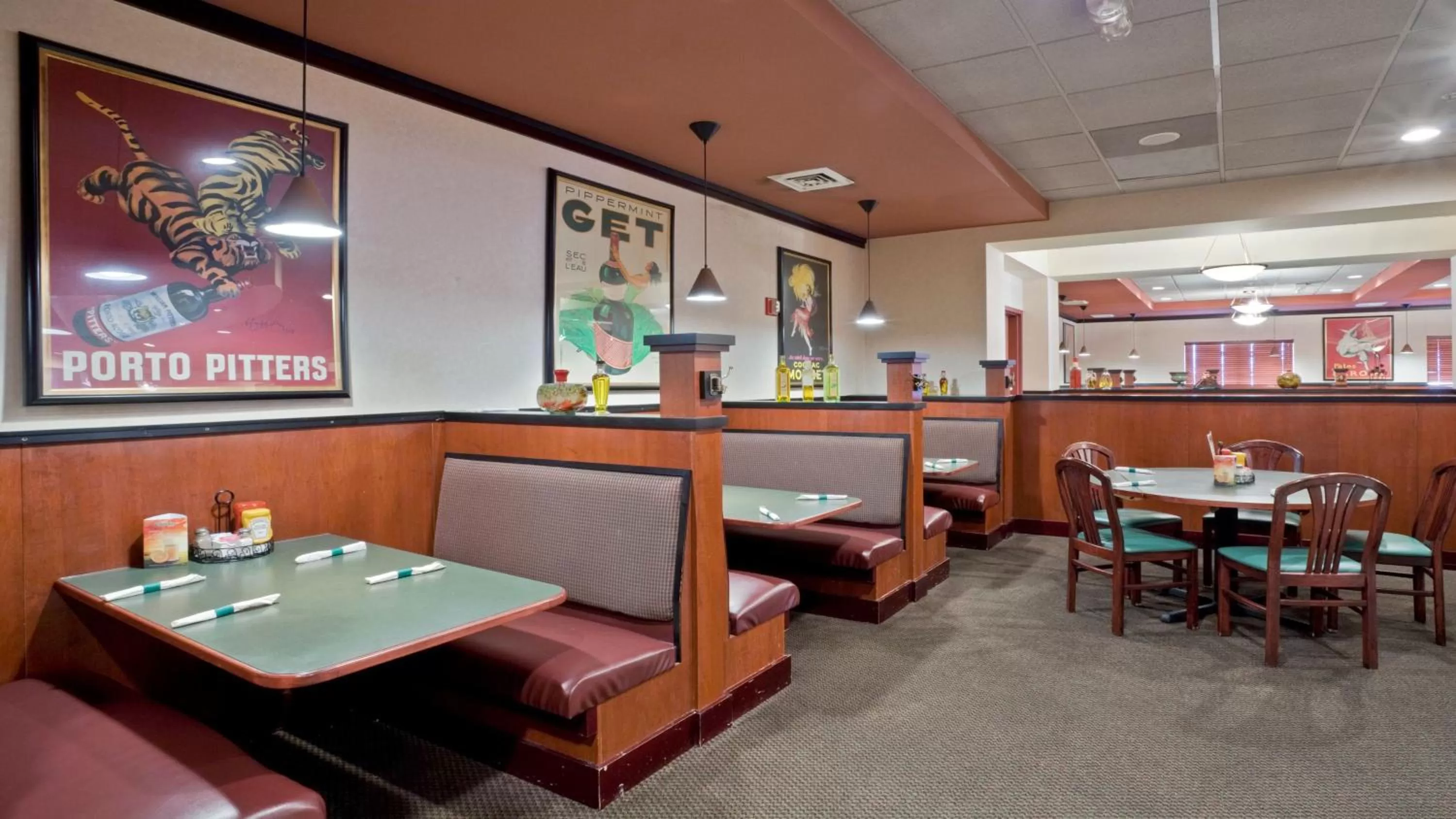 Restaurant/places to eat in Holiday Inn Hotel & Suites Overland Park-West by IHG