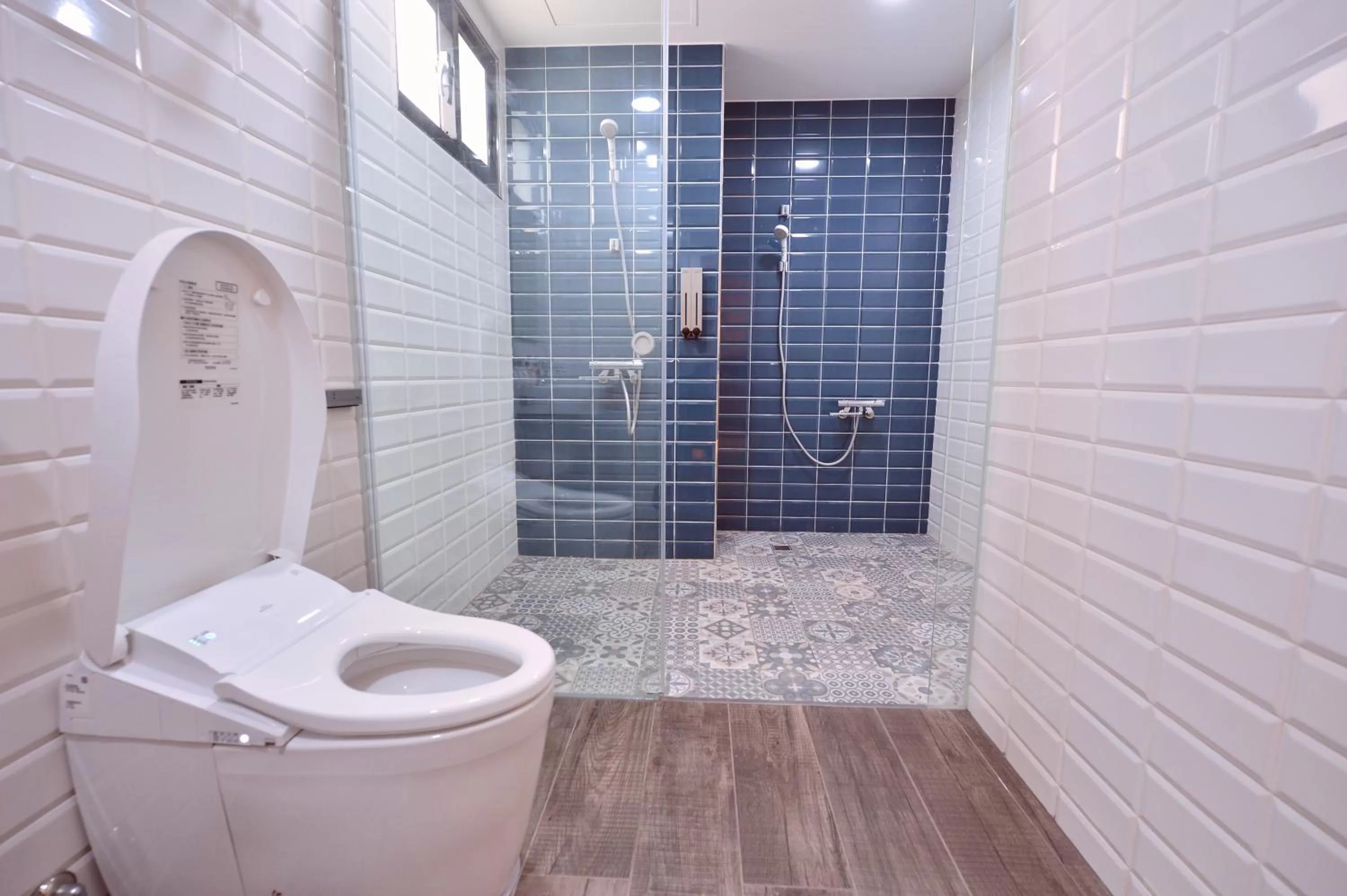 Shower in Sky Square Business Travel