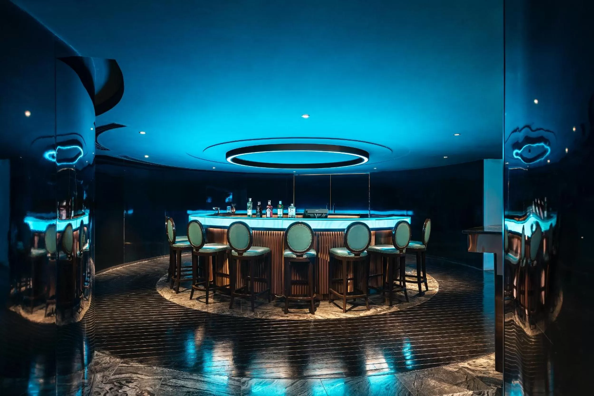 Restaurant/places to eat in lebua at State Tower