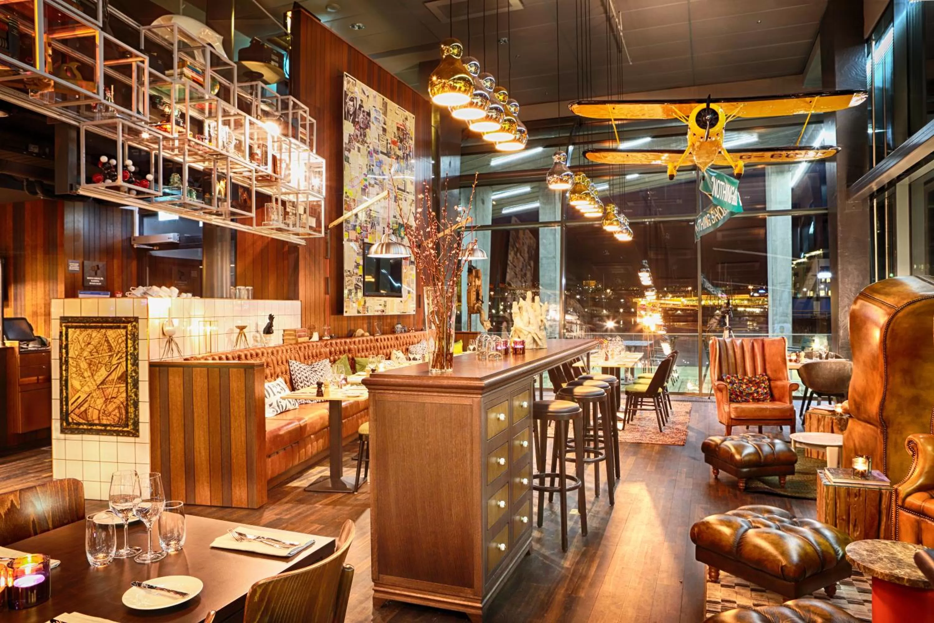 Restaurant/places to eat in Radisson Blu Riverside Hotel