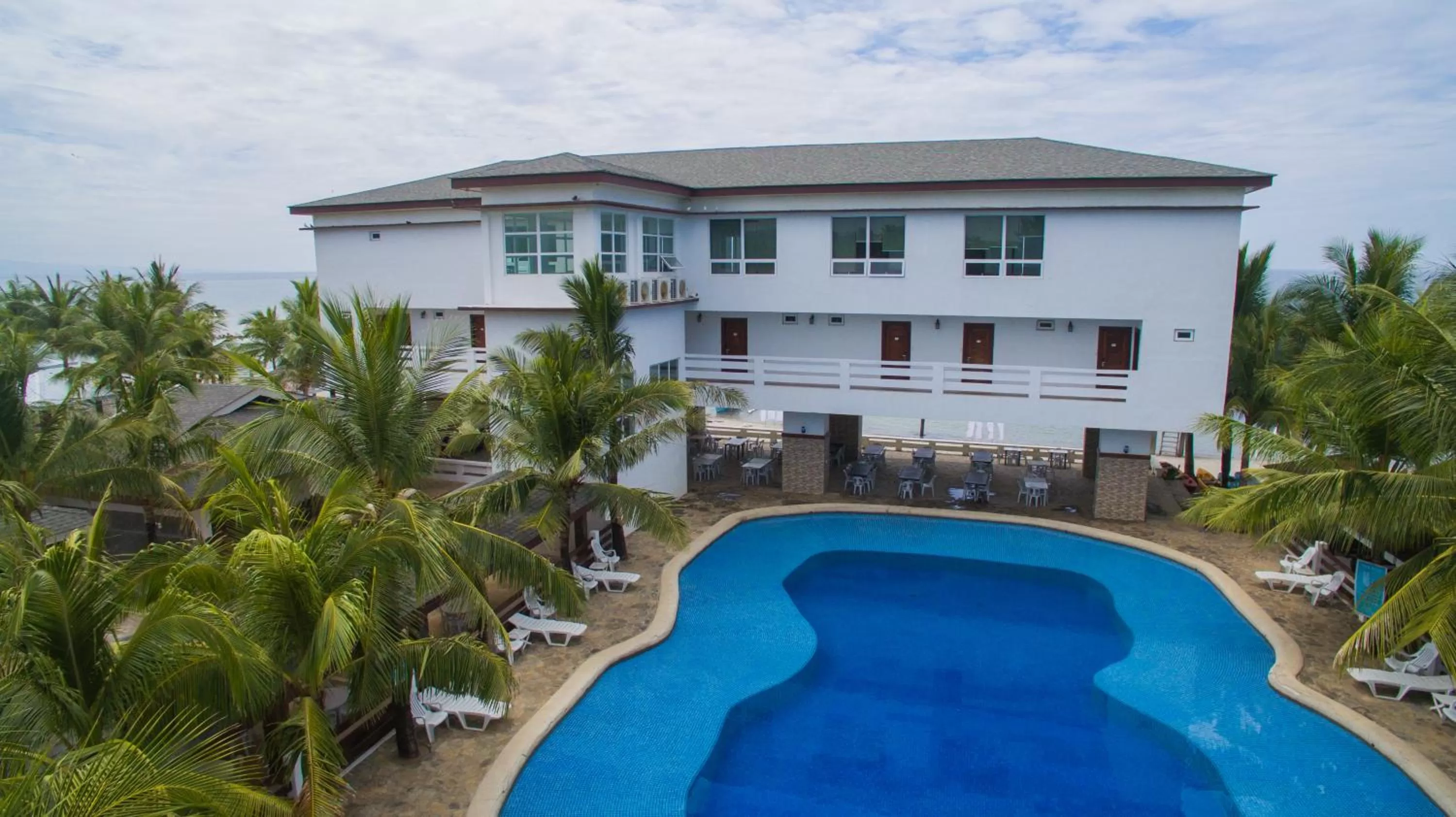 Swimming pool in Bataan White Corals Beach Resort