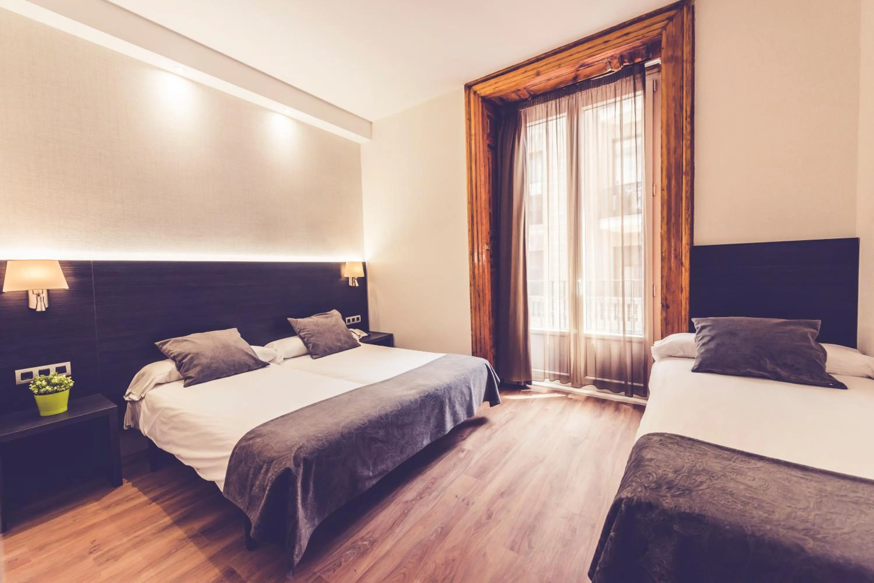 Bedroom, Bed in Hostal Marlasca