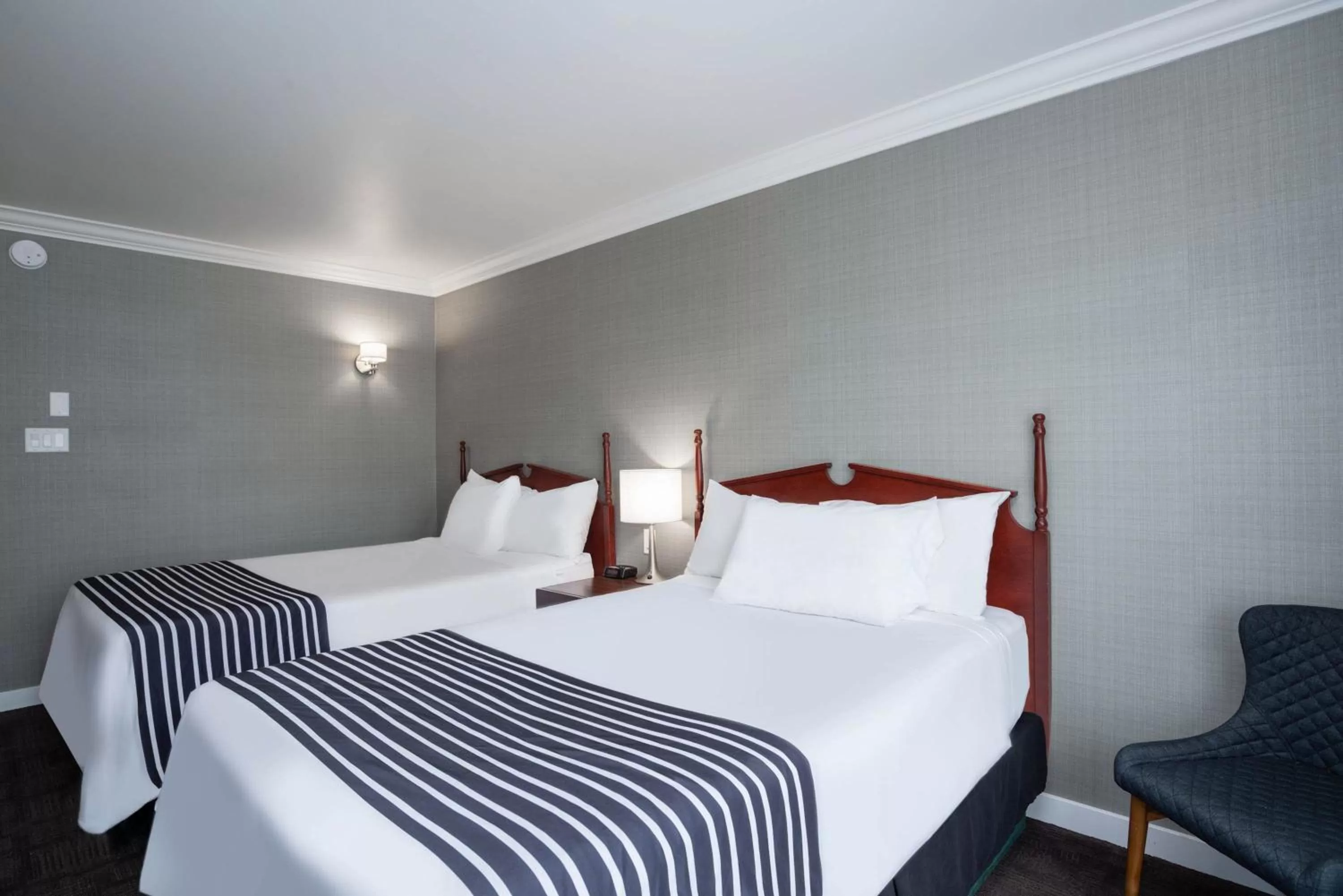 Photo of the whole room, Bed in Sandman Hotel Revelstoke