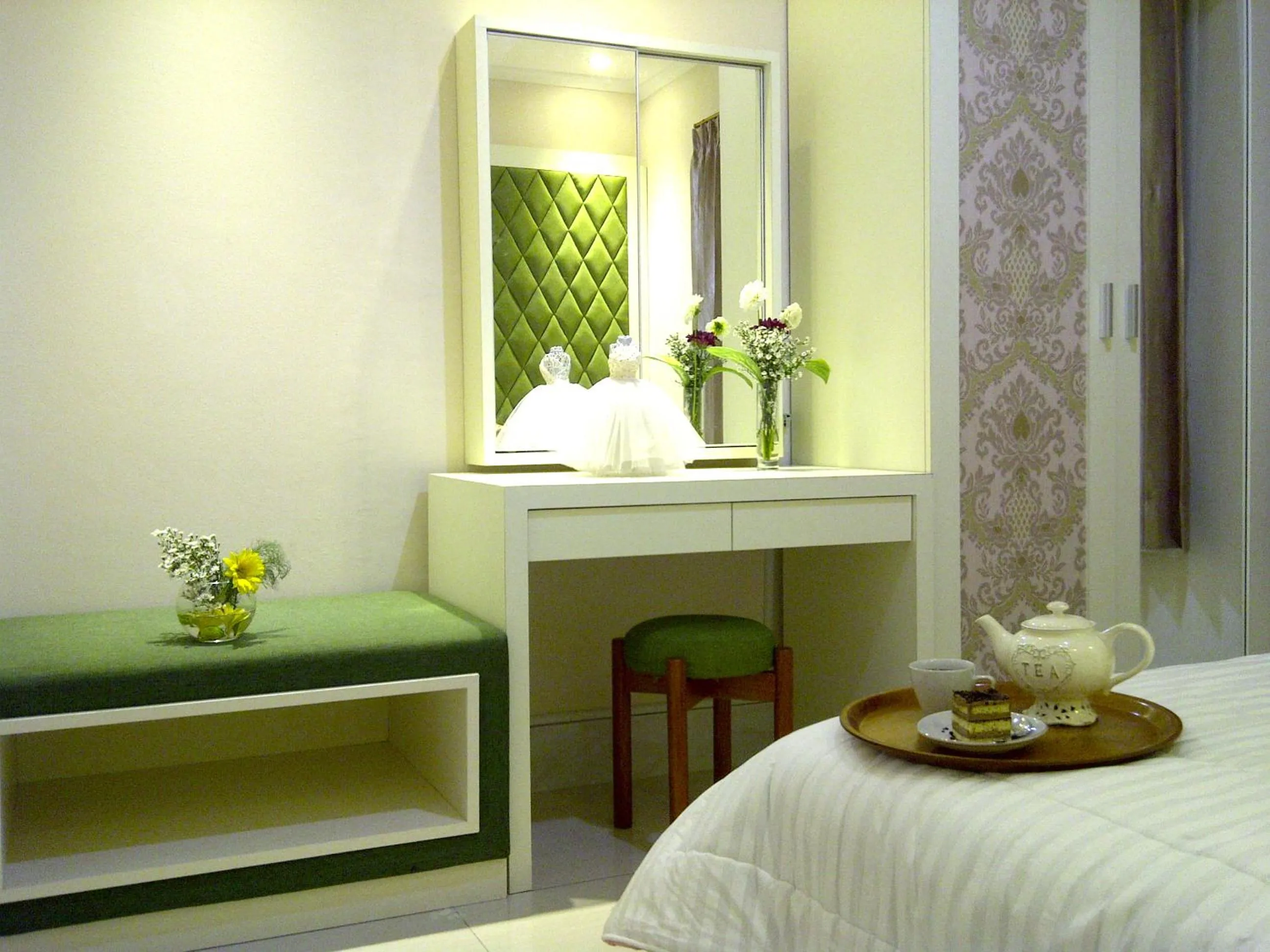 Decorative detail, Bed in Ravarine Suite Apartment