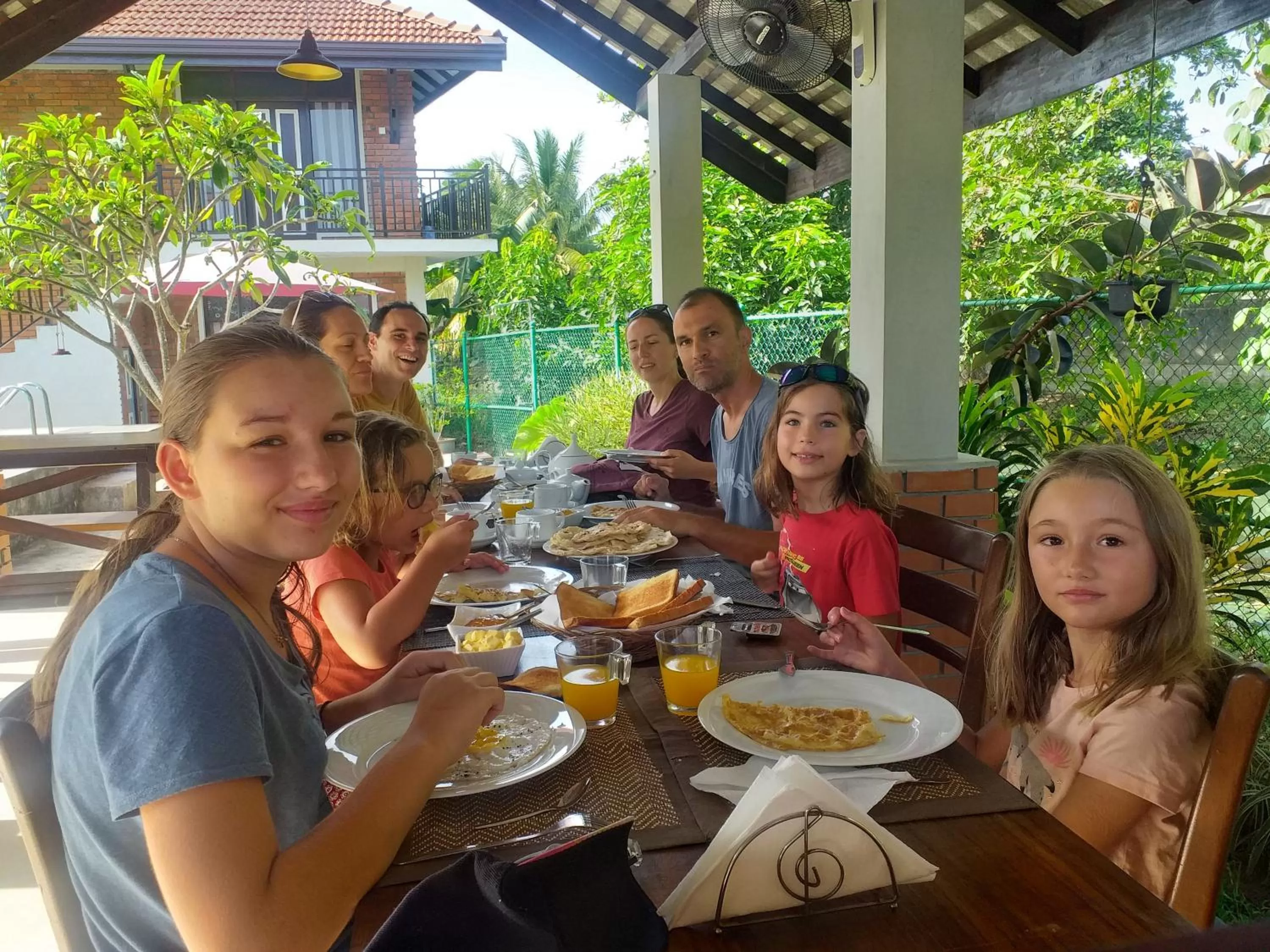 Restaurant/places to eat, Family in Green Wood Villa Negombo