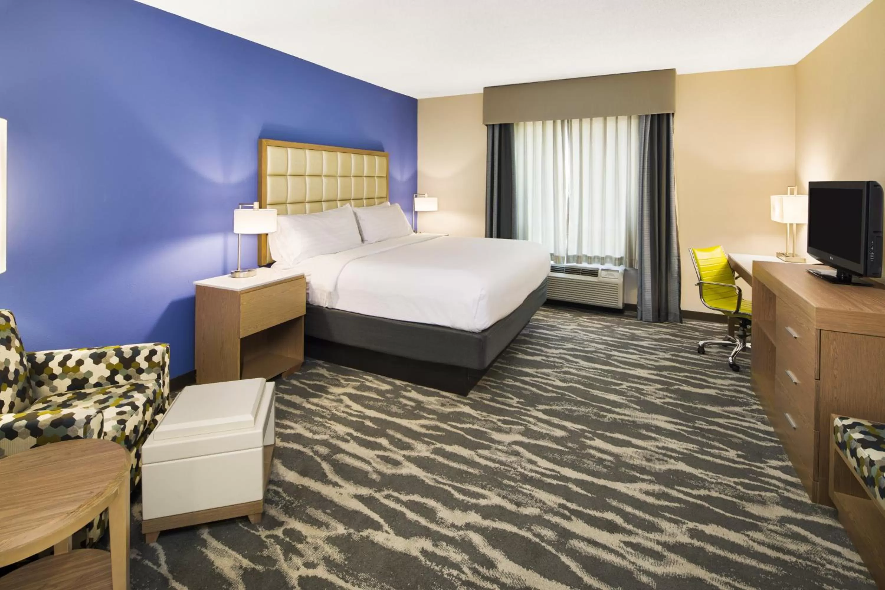 Photo of the whole room, Bed in Holiday Inn Augusta West I-20 by IHG