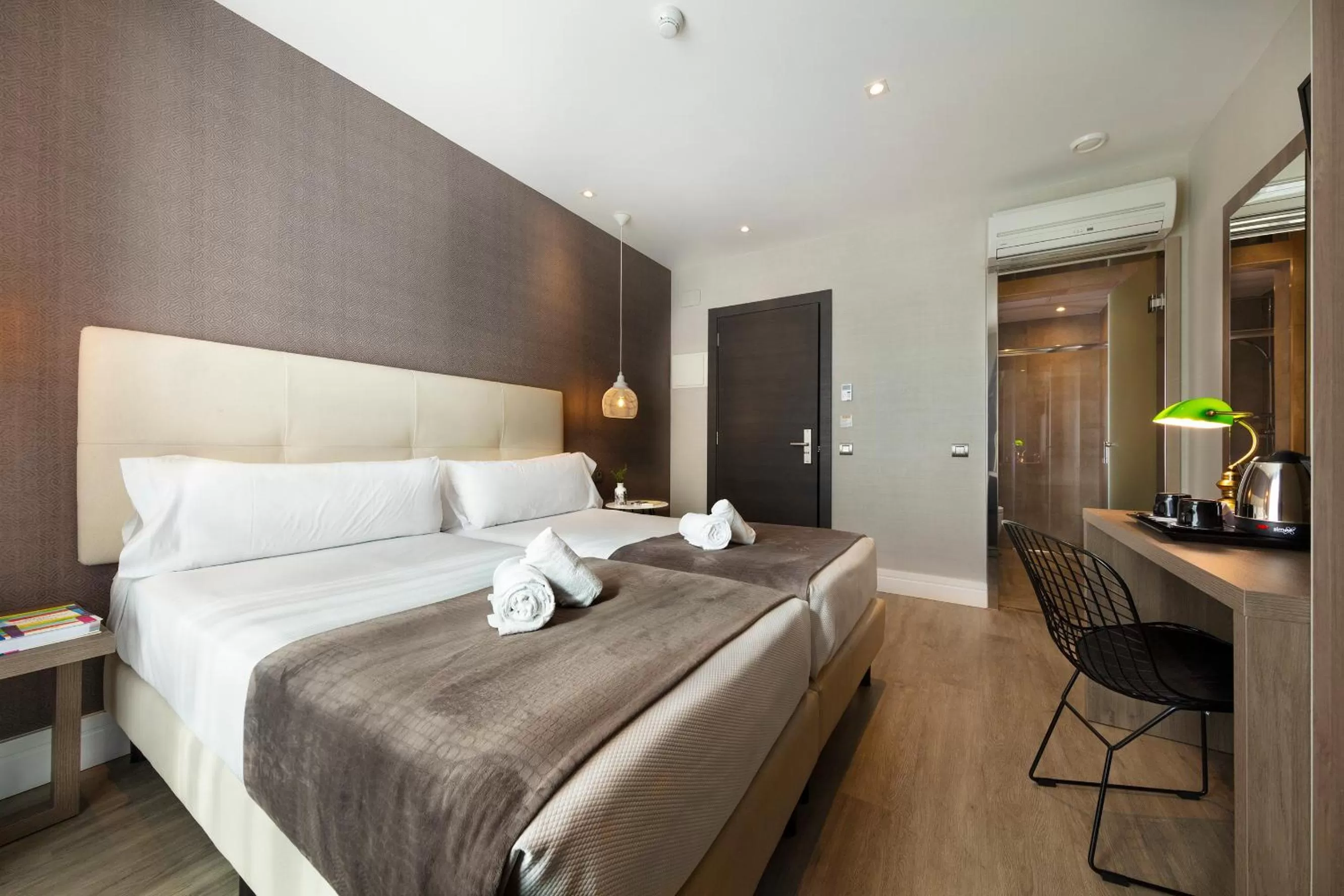 Photo of the whole room, Bed in Hotel Oasis