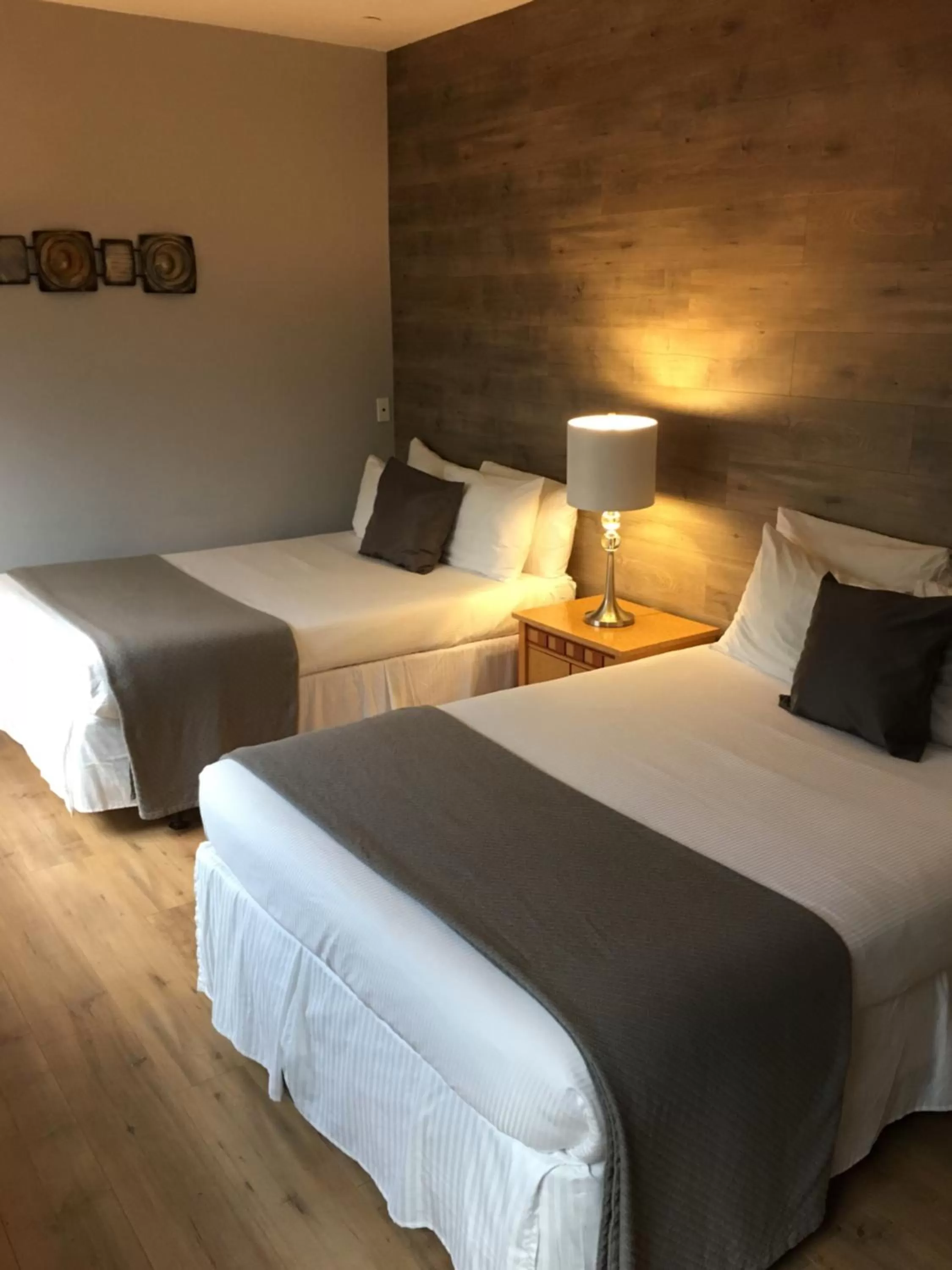 Bedroom, Bed in Century Hotel