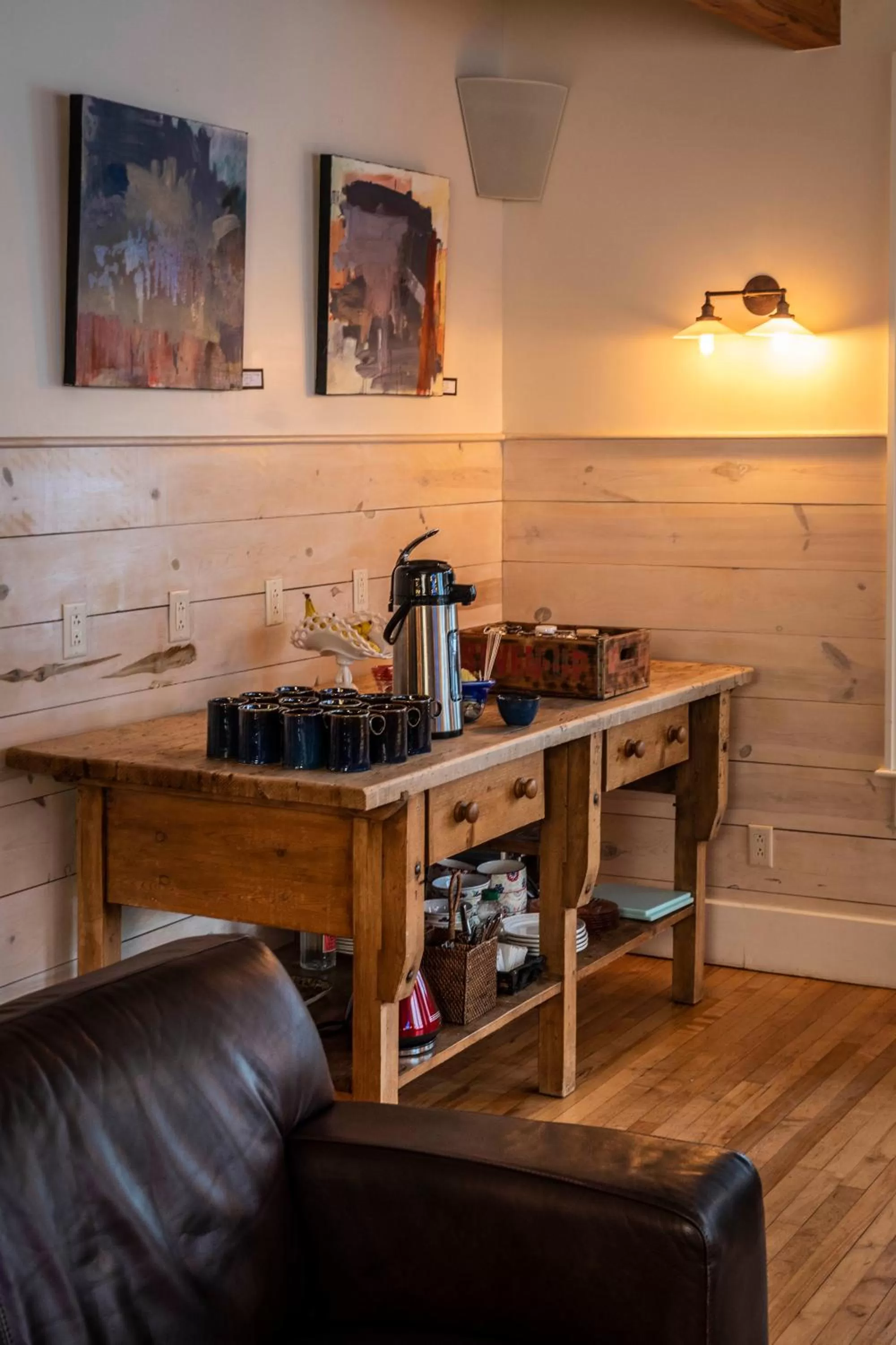 Coffee/tea facilities in Hotel Broad Ripple