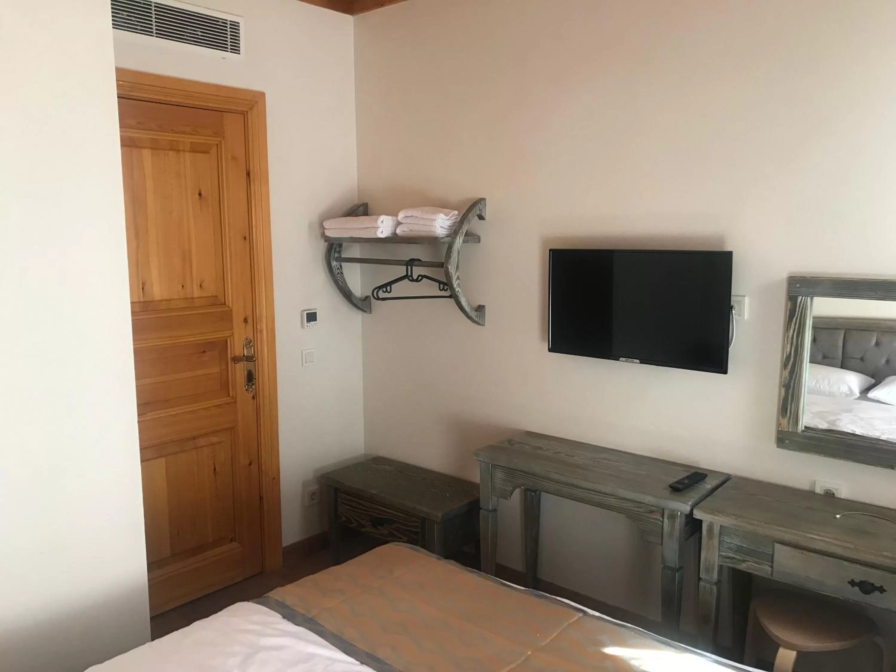 Massage, Bed in Green Mansion