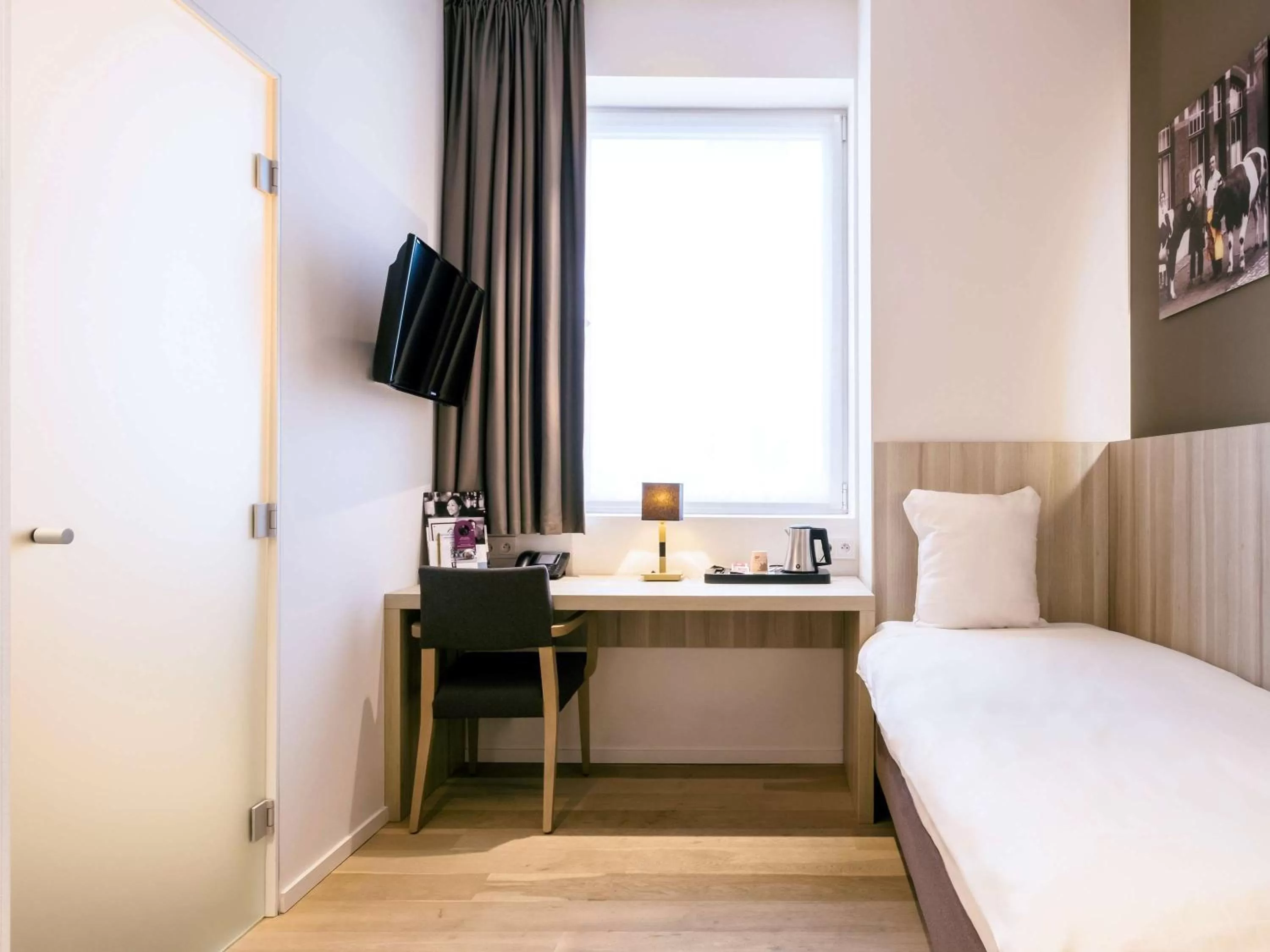 Photo of the whole room, Bed in Mercure Roeselare