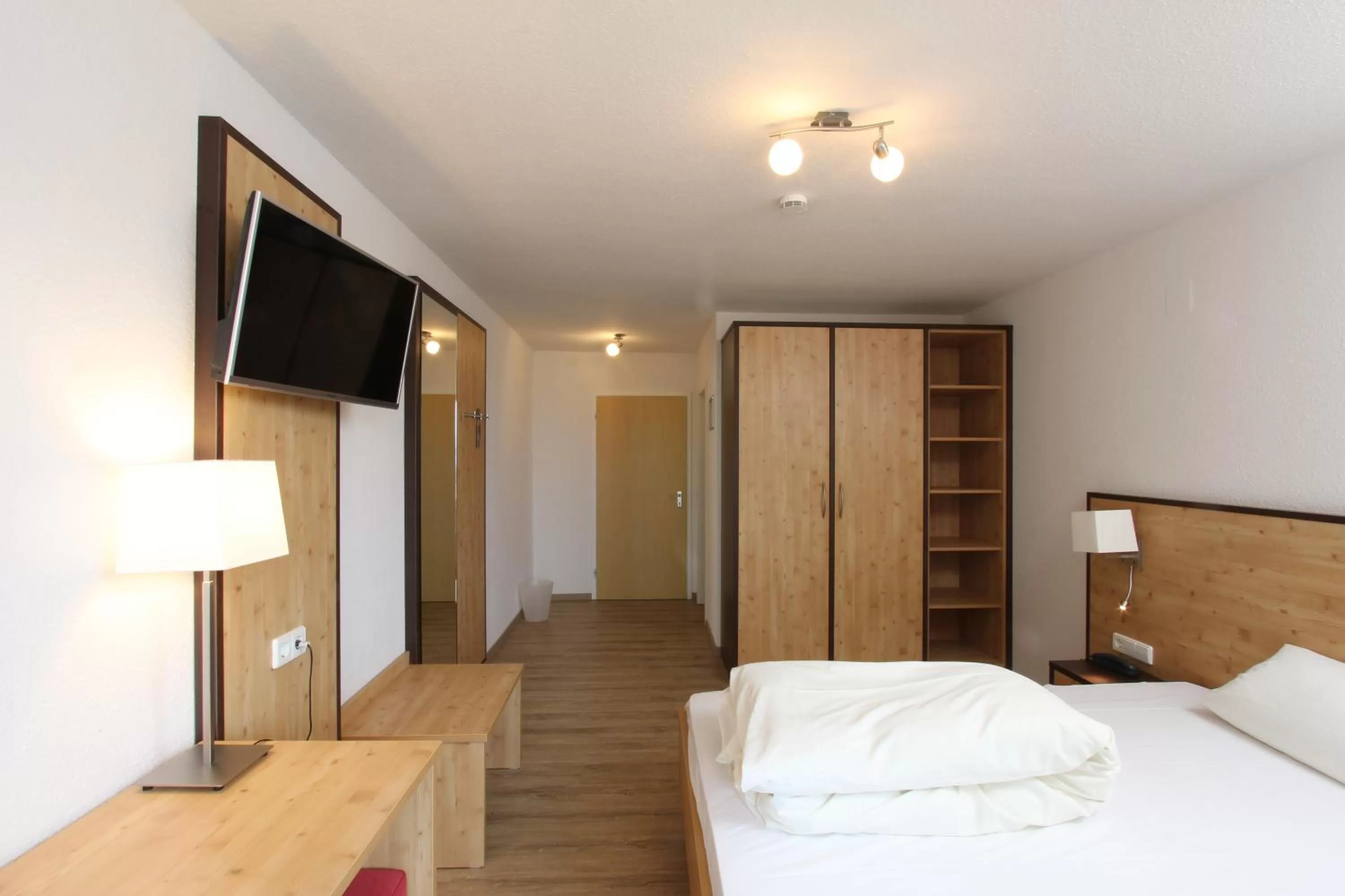 Photo of the whole room, Bed in Hotel Lowen by Mastiff