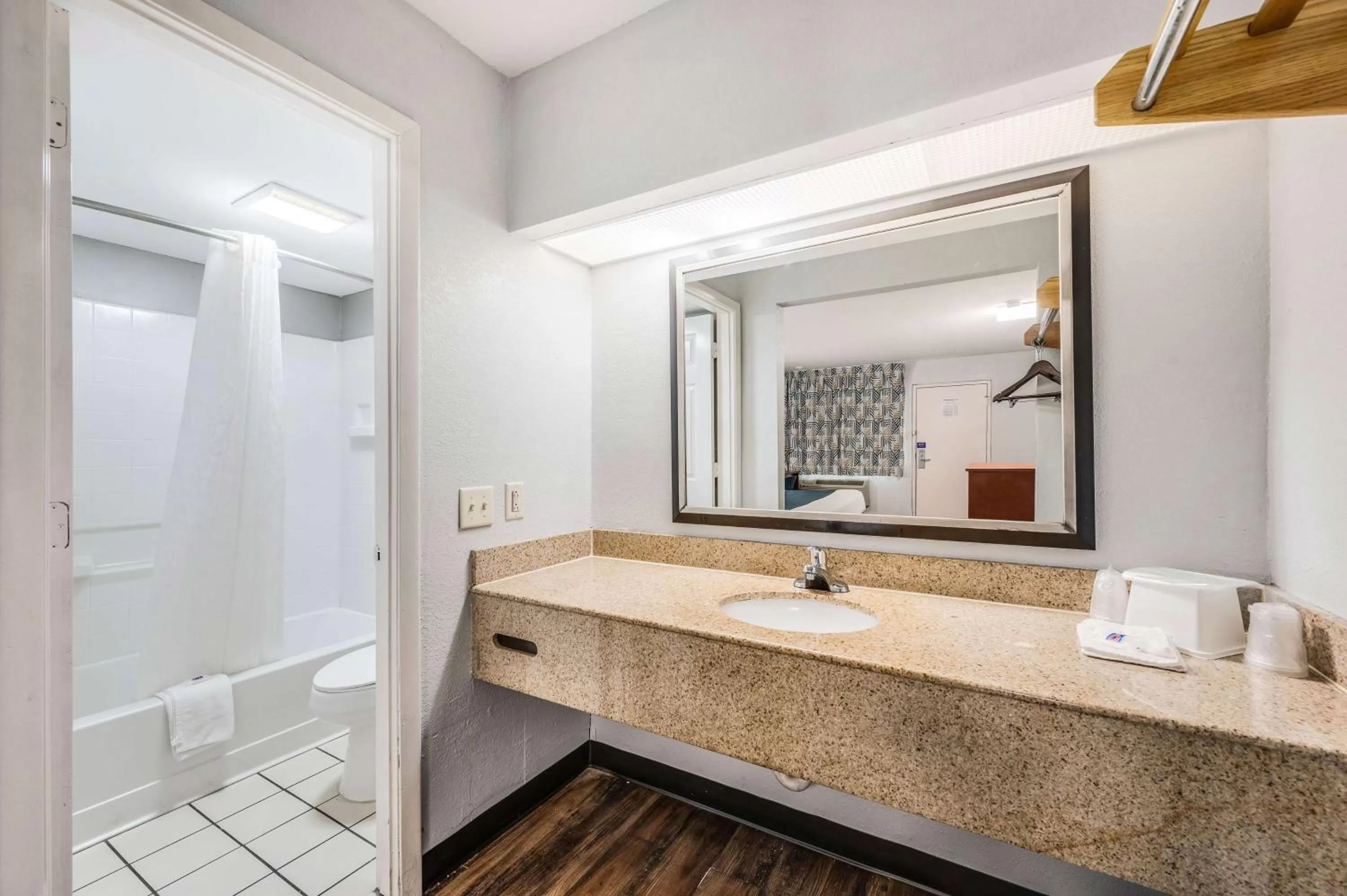 Photo of the whole room in Motel 6-Tupelo, MS - Downtown