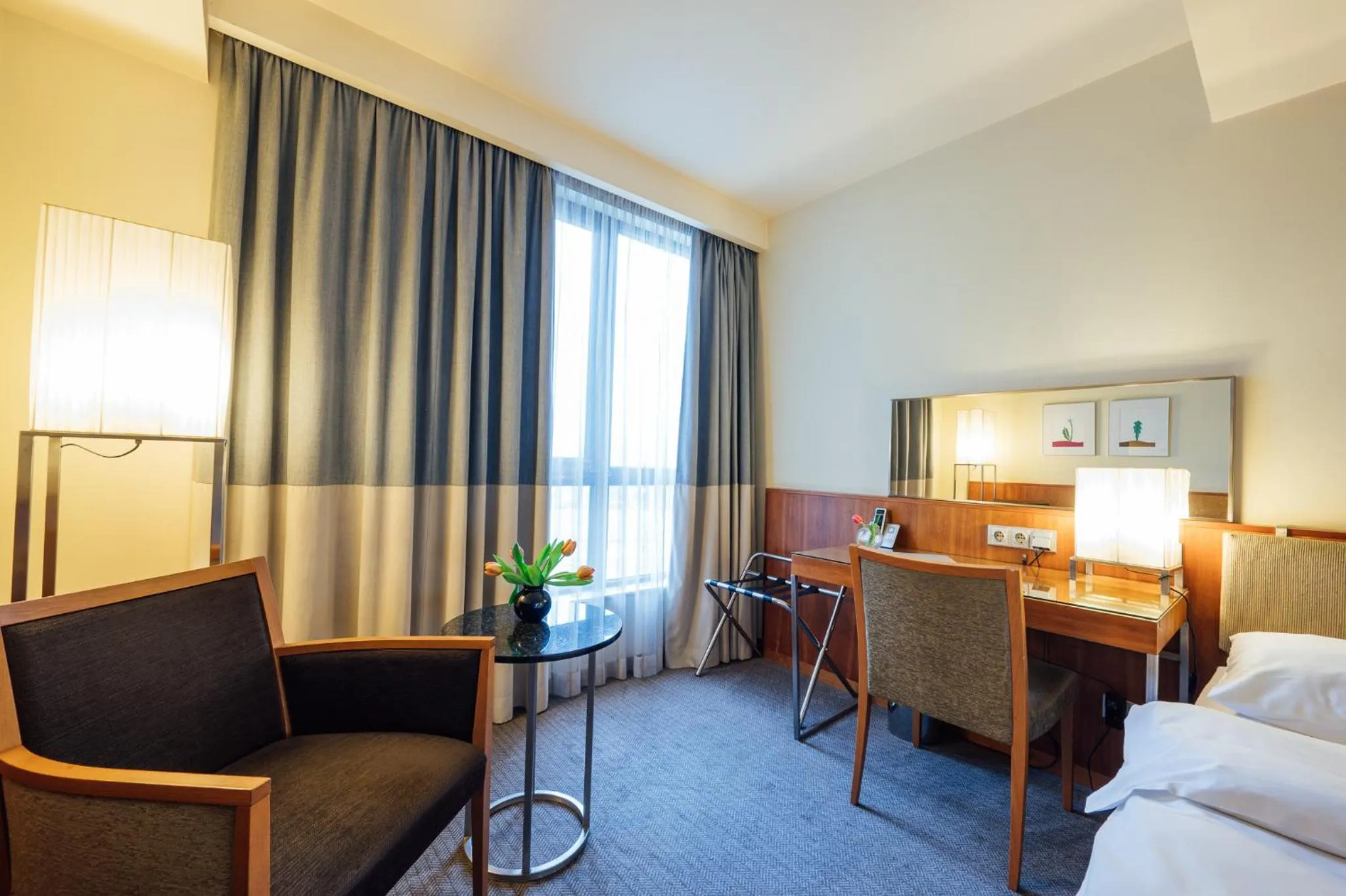 Living room, Bed in Peakture Hotel