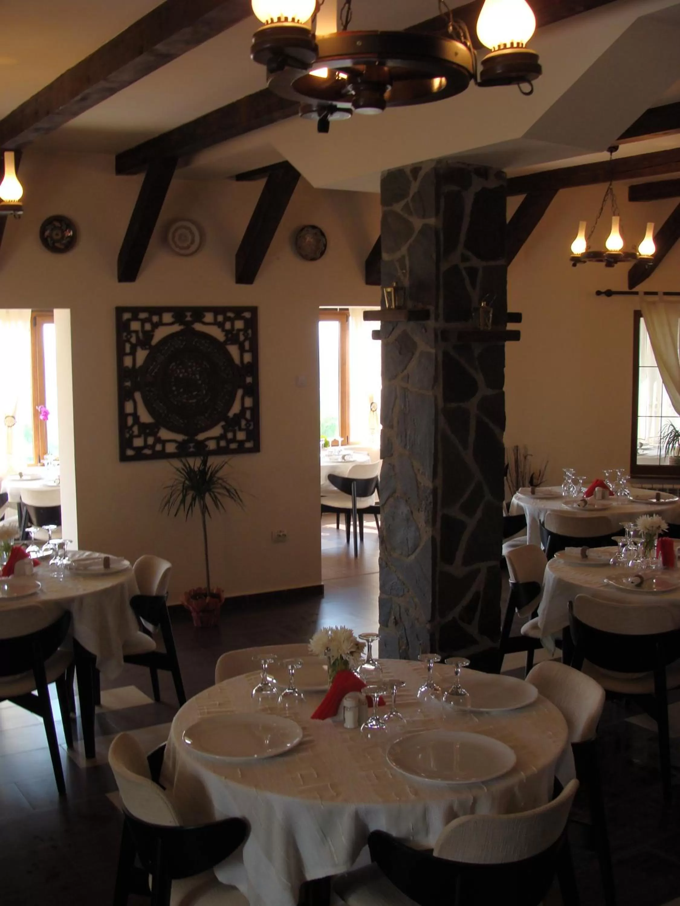 Restaurant/places to eat in Pensiunea Taverna Bucium