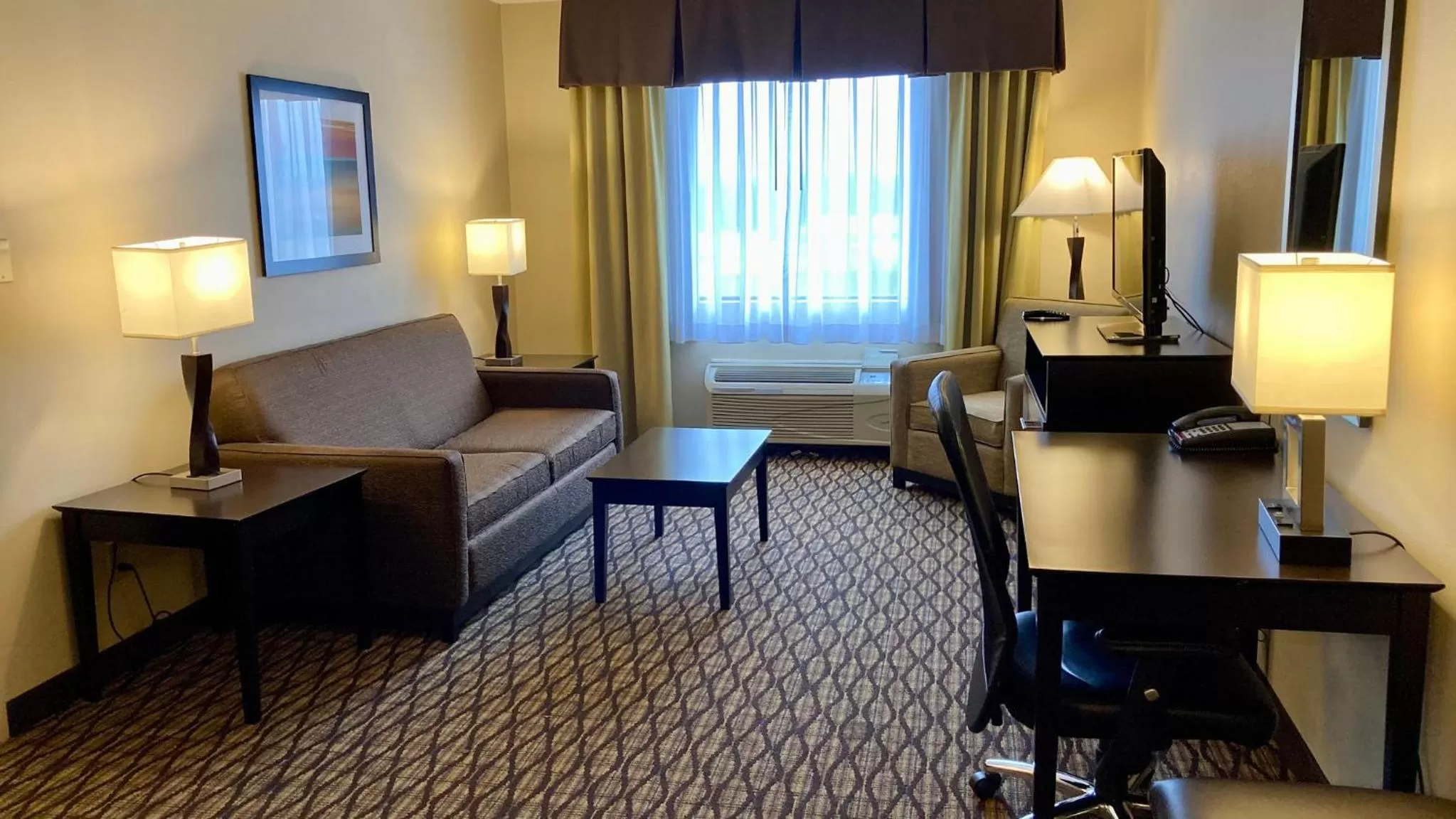 Photo of the whole room, Bed in Holiday Inn Express Hotel & Suites Edmond by IHG