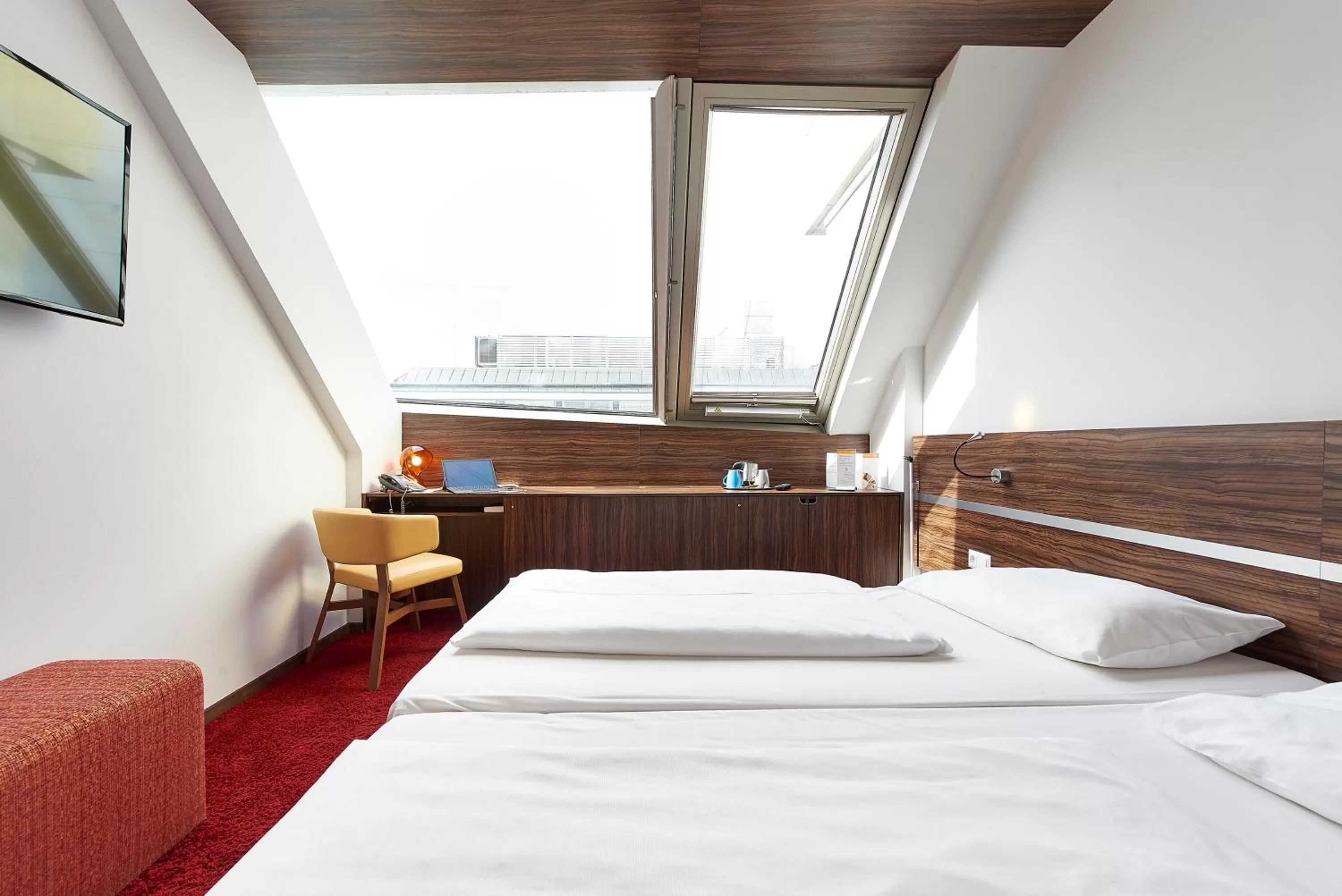 Photo of the whole room, Bed in Simm's Hotel - cityhotel next to Metro U3