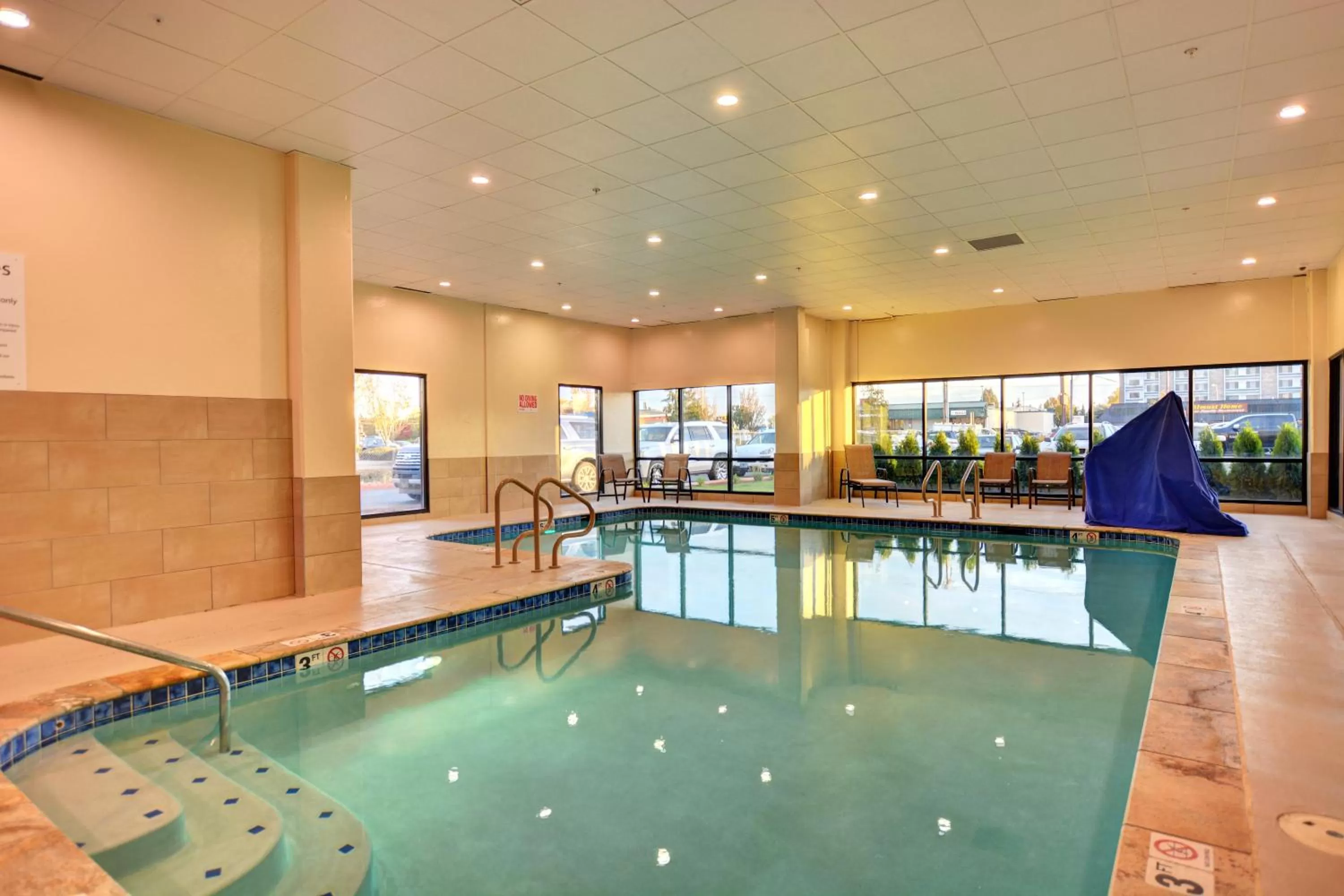 Swimming pool in Holiday Inn - Salem by IHG