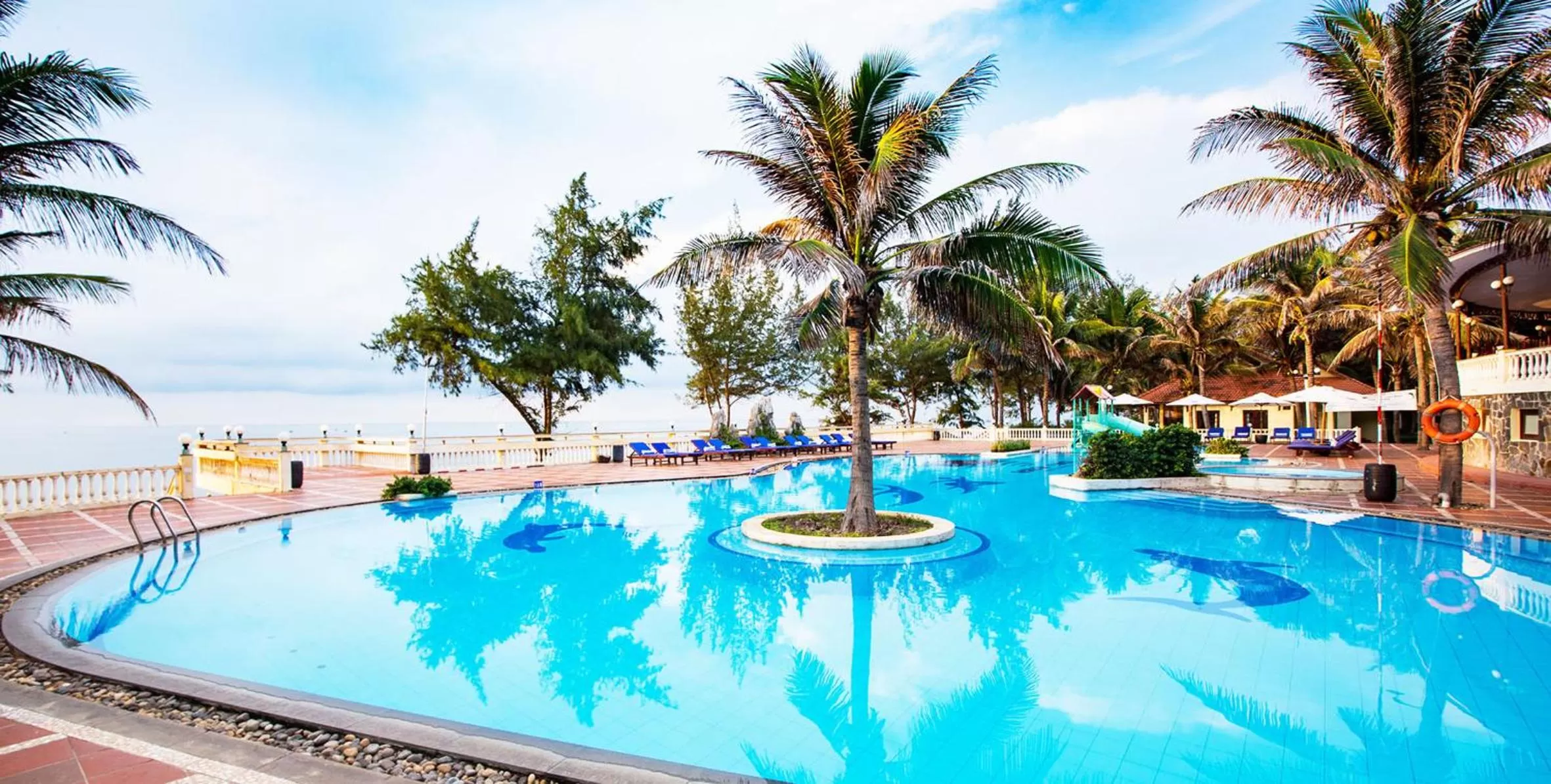 Swimming pool in Golden Coast Resort & Spa