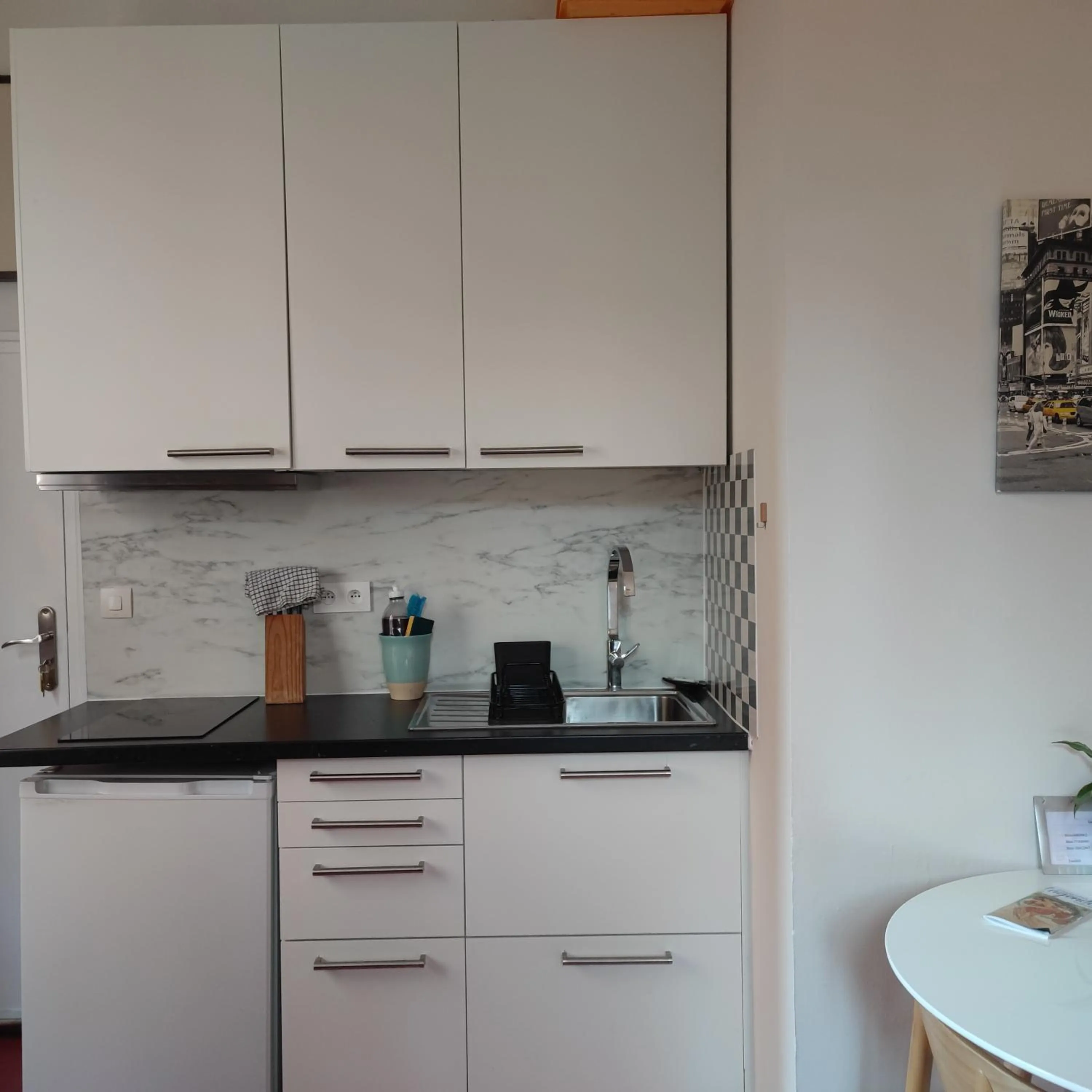 Kitchen or kitchenette, Kitchen/Kitchenette in Precheurs Studios