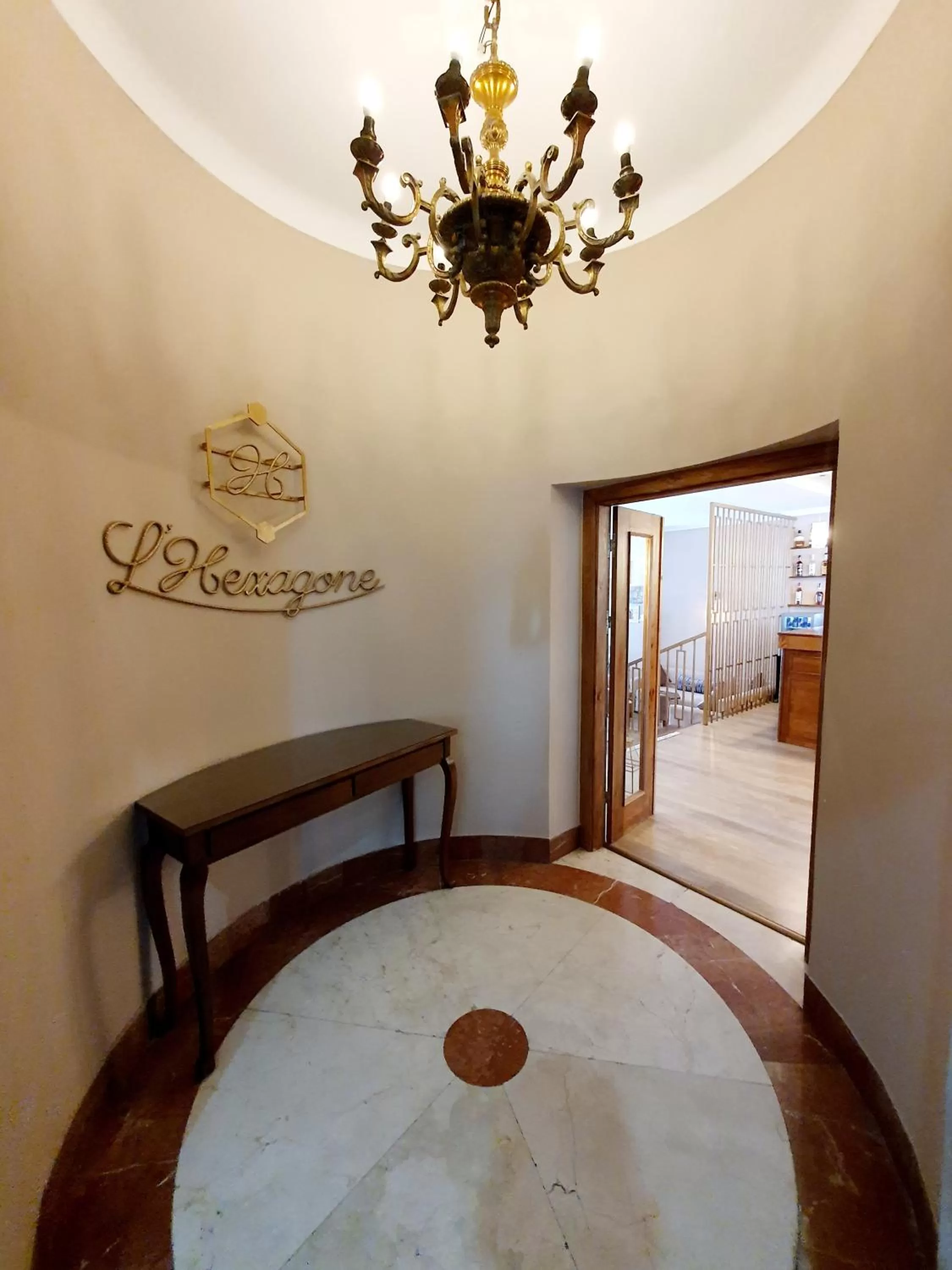 Dining area, Bed in Hôtel Rembrandt