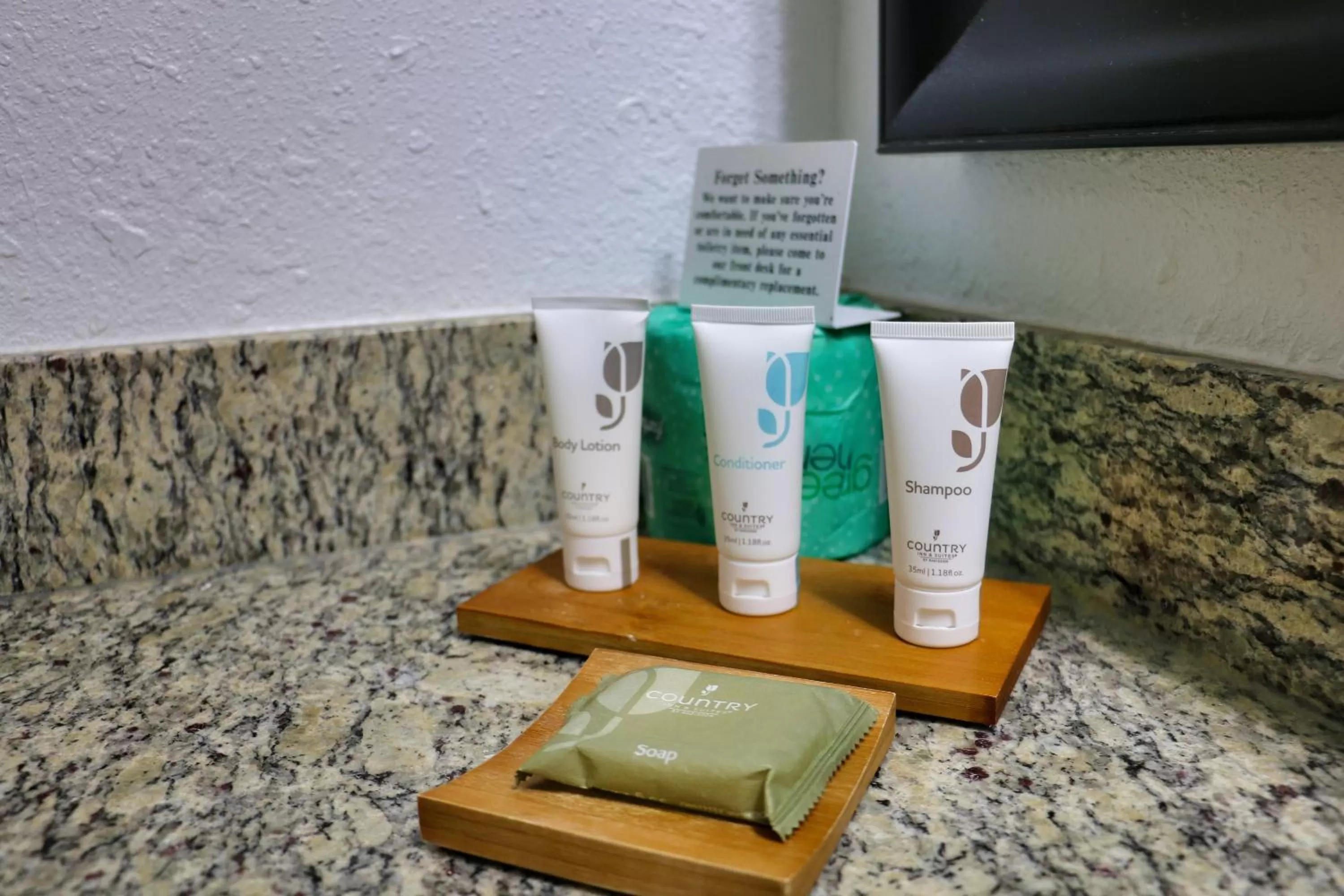 Bathroom in Country Inn & Suites by Radisson, Savannah Gateway, GA