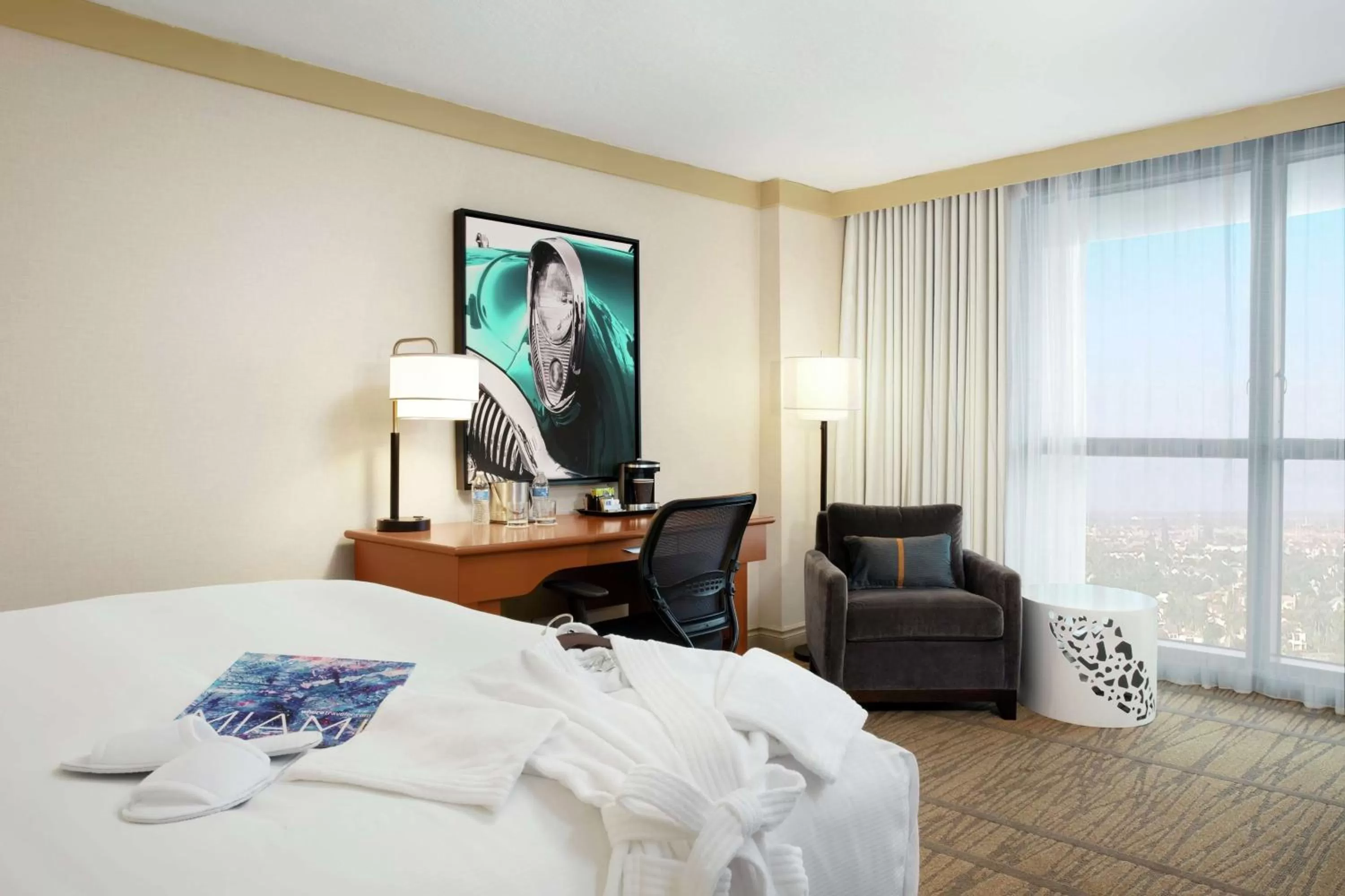 Bedroom, Bed in DoubleTree by Hilton Hotel Miami Airport & Convention Center