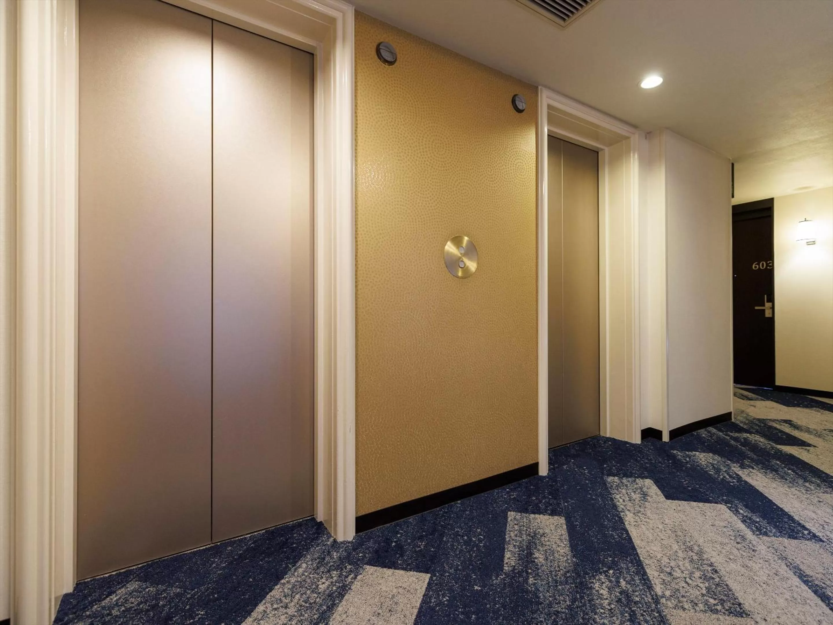 elevator in JR Kyushu Hotel Blossom Fukuoka