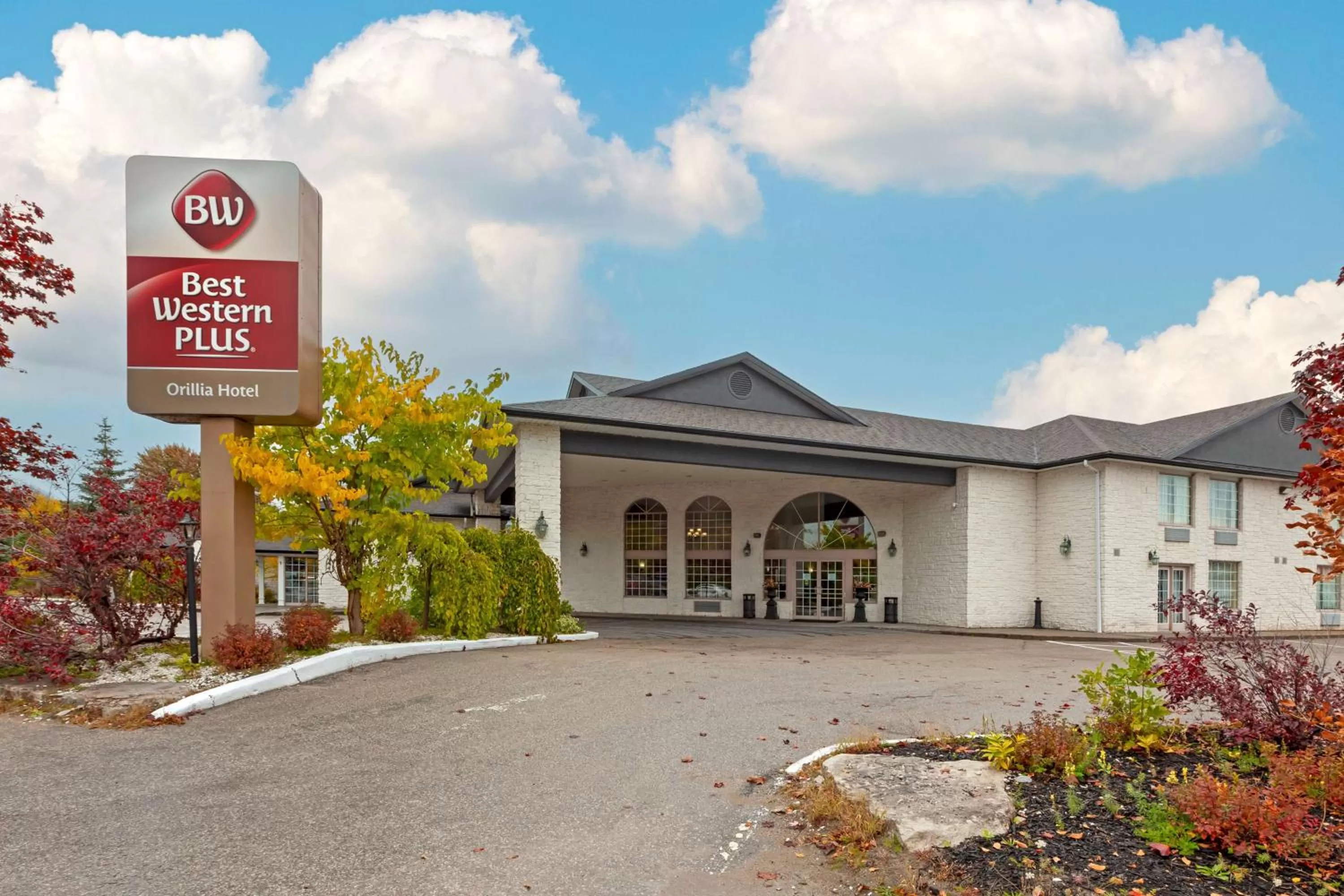 Property Building in Best Western Plus Orillia Hotel