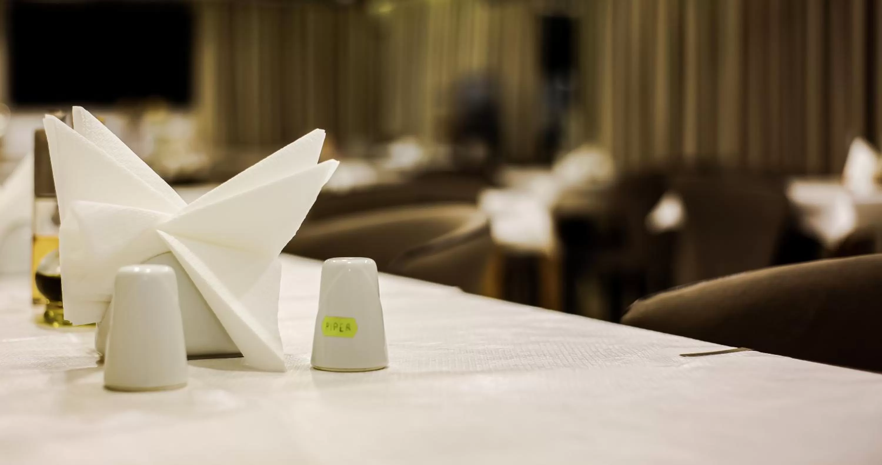 Restaurant/places to eat in Senator Hotel