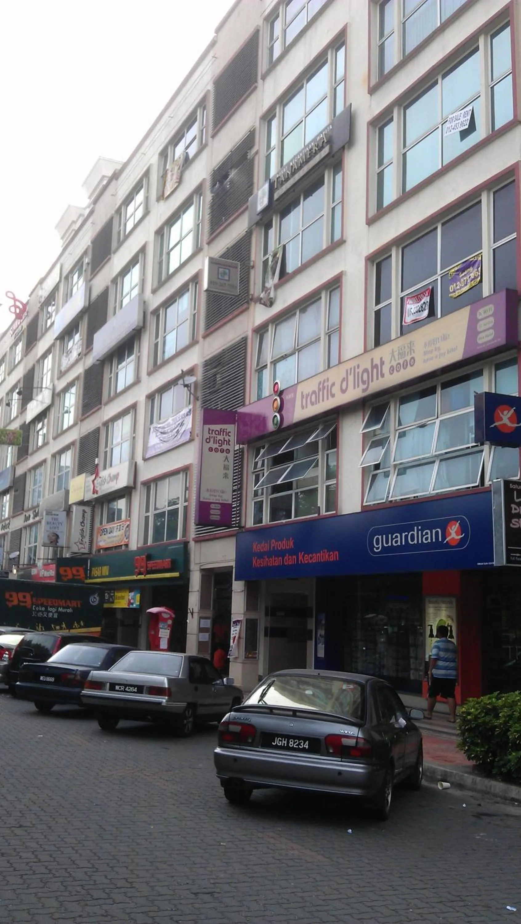 On-site shops in One Avenue Hotel