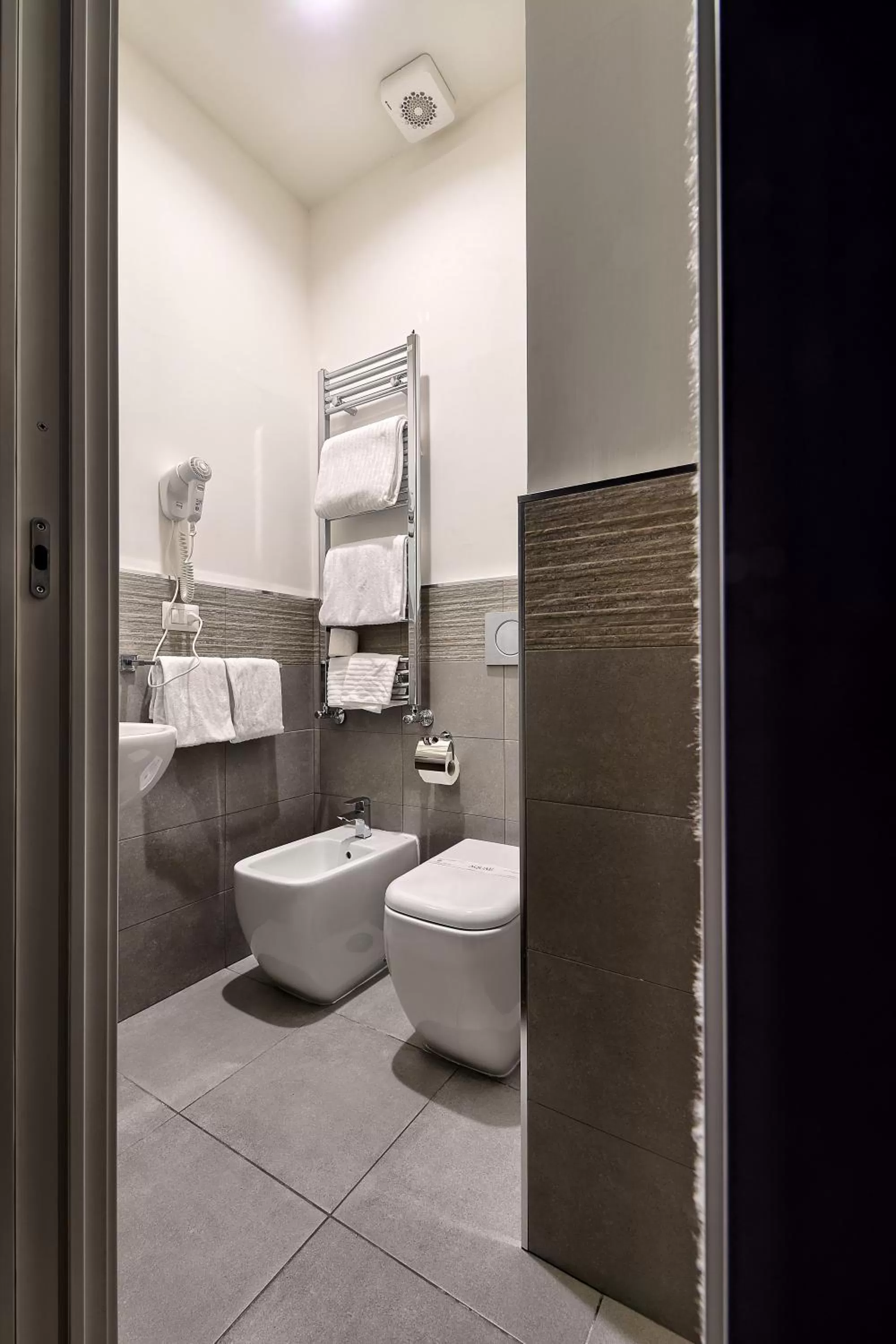 Bathroom in Star Vatican Rooms