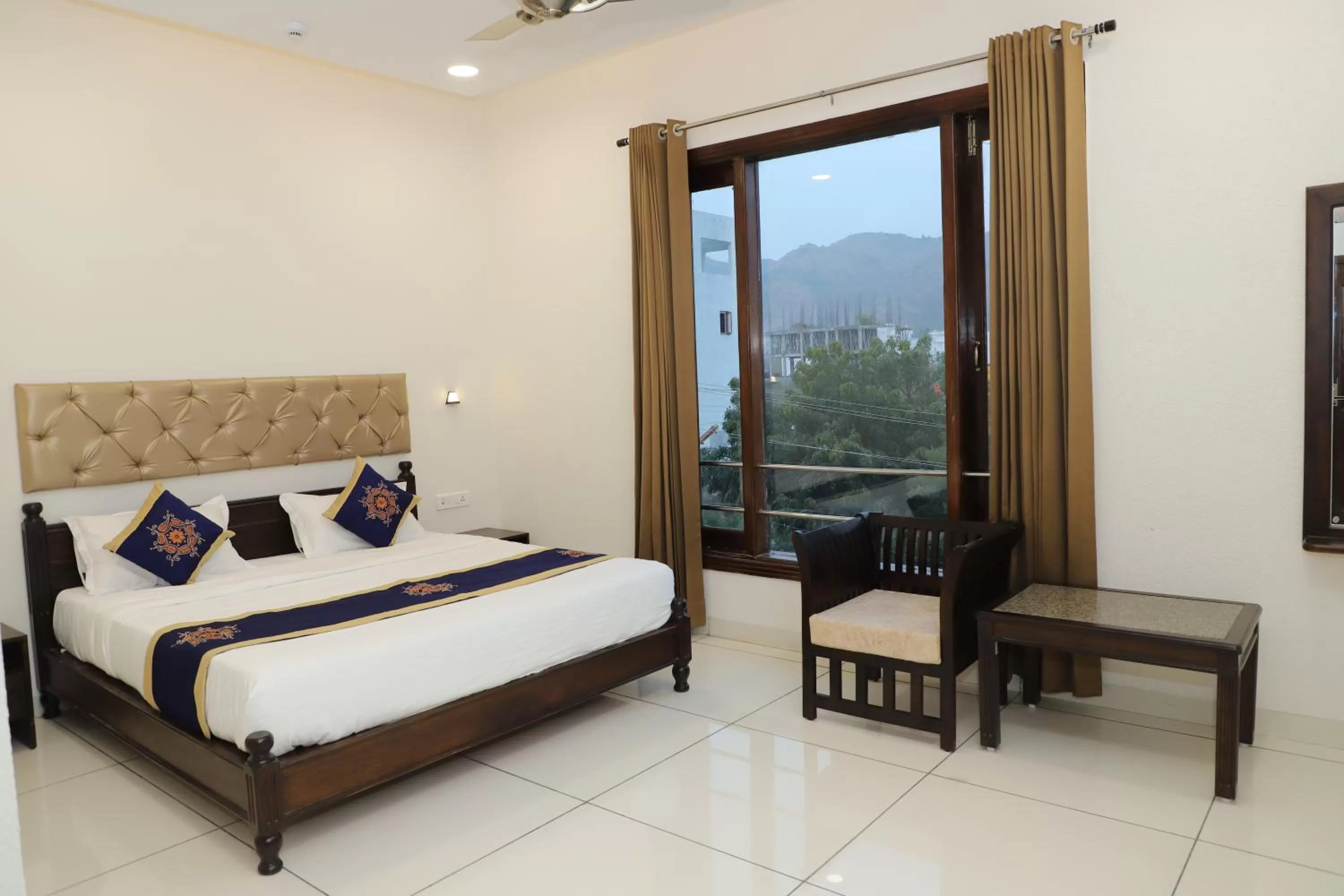 View (from property/room), Bed in Clover Inn