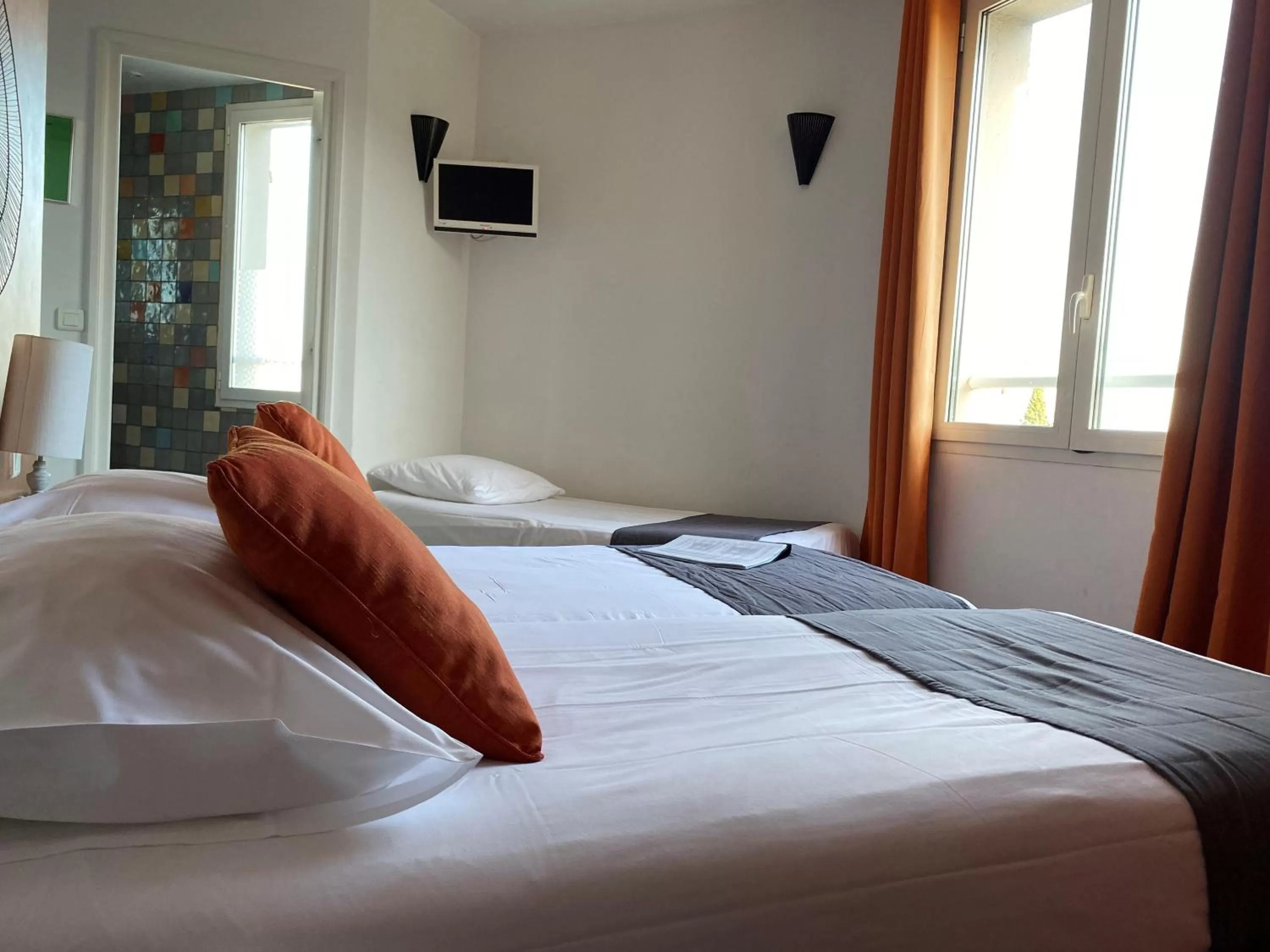 Bedroom, Bed in Hôtel La Rotonde