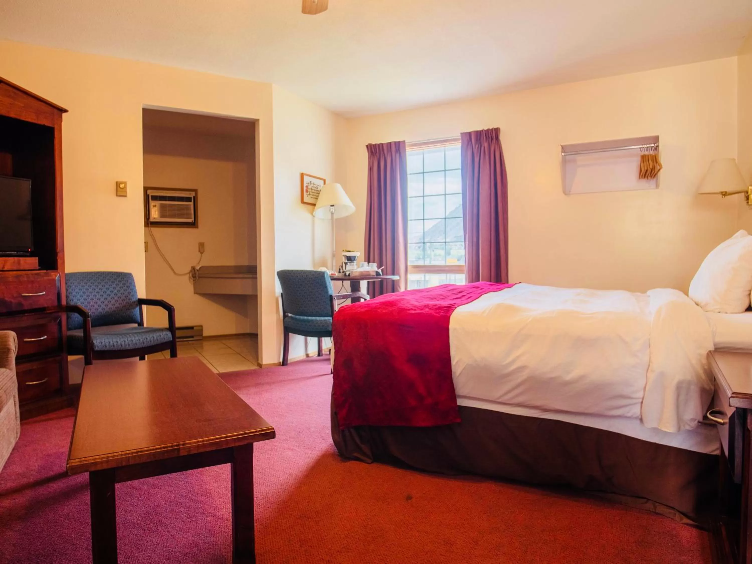 Photo of the whole room, Bed in Kings Motor Inn