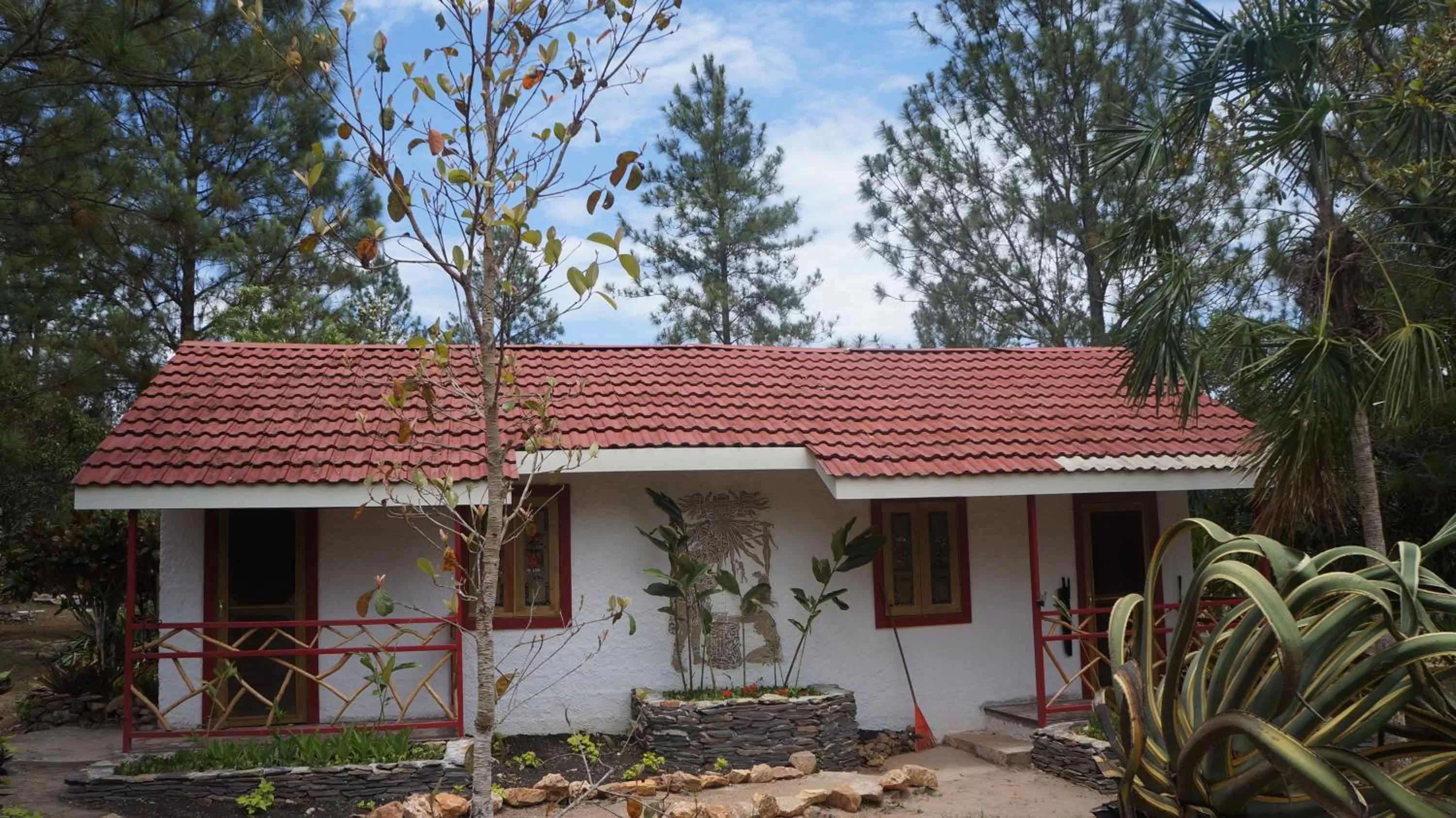 Day, Property Building in Pine Ridge Lodge