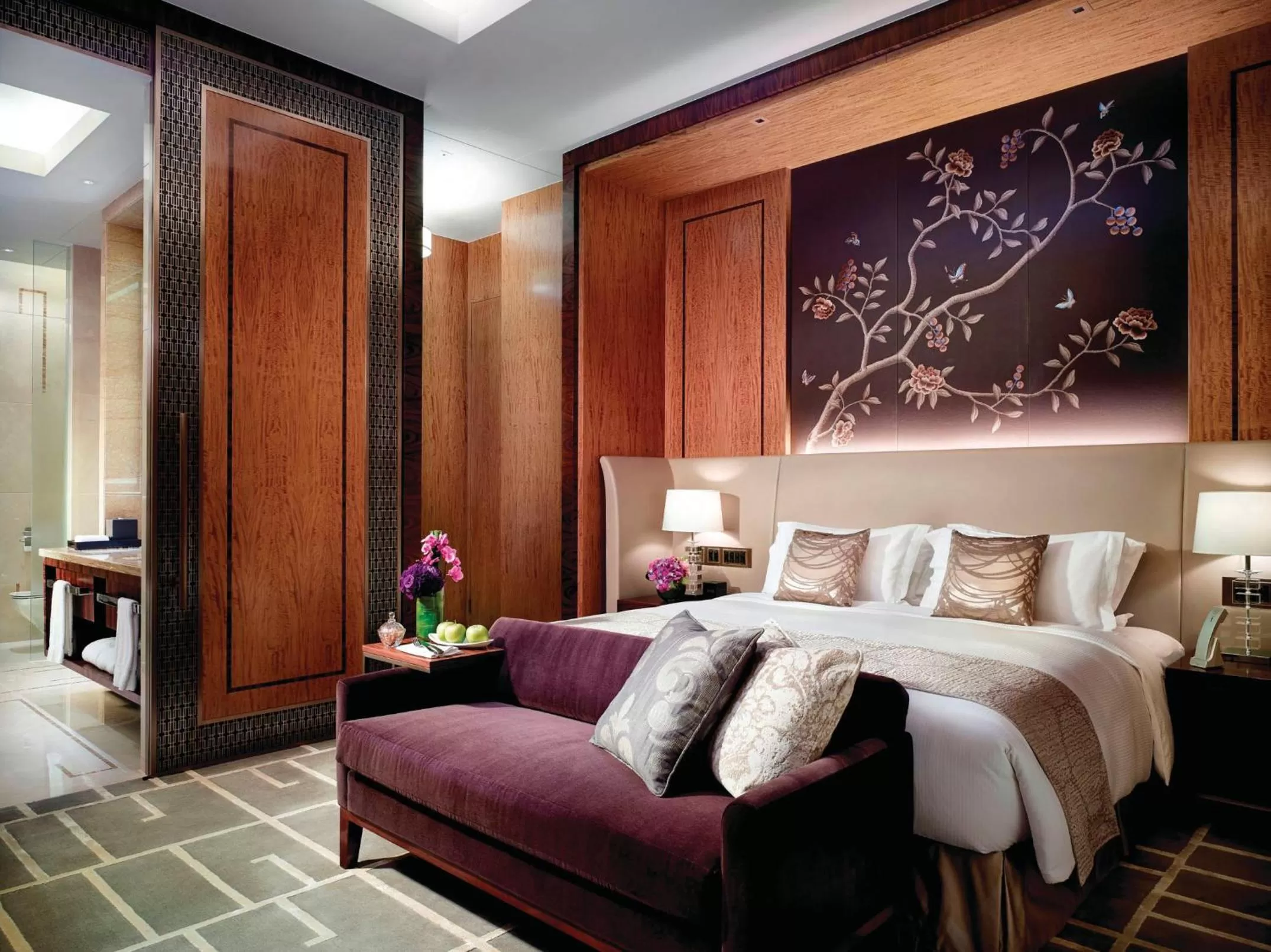 Bedroom, Bed in The Royal Garden